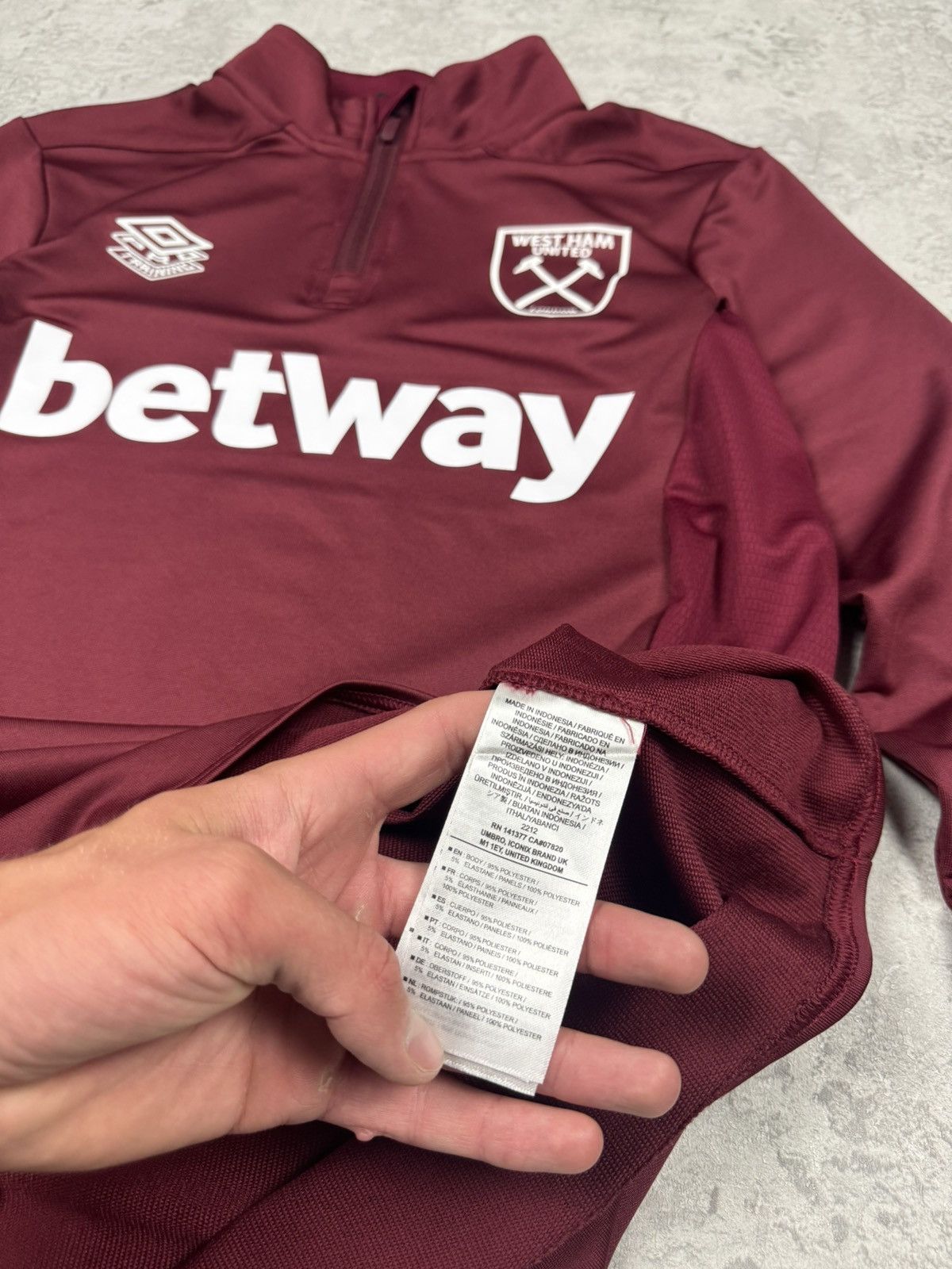 Umbro 2021-22 West Ham Umbro 1/4 Zip Training Top Size M Size US M / EU 48-50 / 2 - 11 Thumbnail