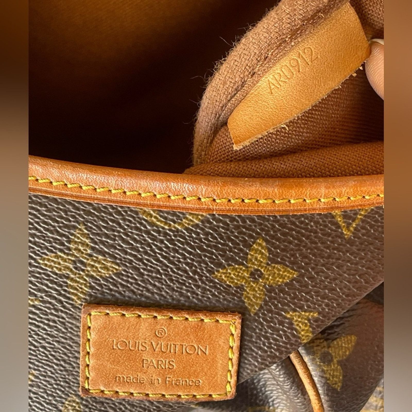 Louis Vuitton Louis Vuitton Vintage Samur 35 Crossbody Size ONE SIZE - 11 Thumbnail