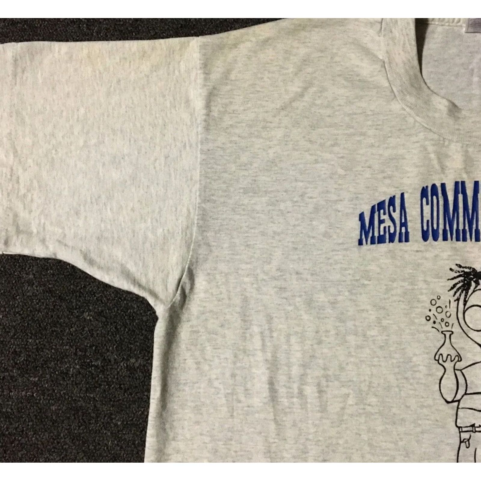 Vintage VINTAGE Mesa College Science Institute Faded Distressed Shirt L Gray Crew Neck Short Sleeve University College Grunge 90s Mens T-Shirt Size US L / EU 52-54 / 3 - 6 Thumbnail