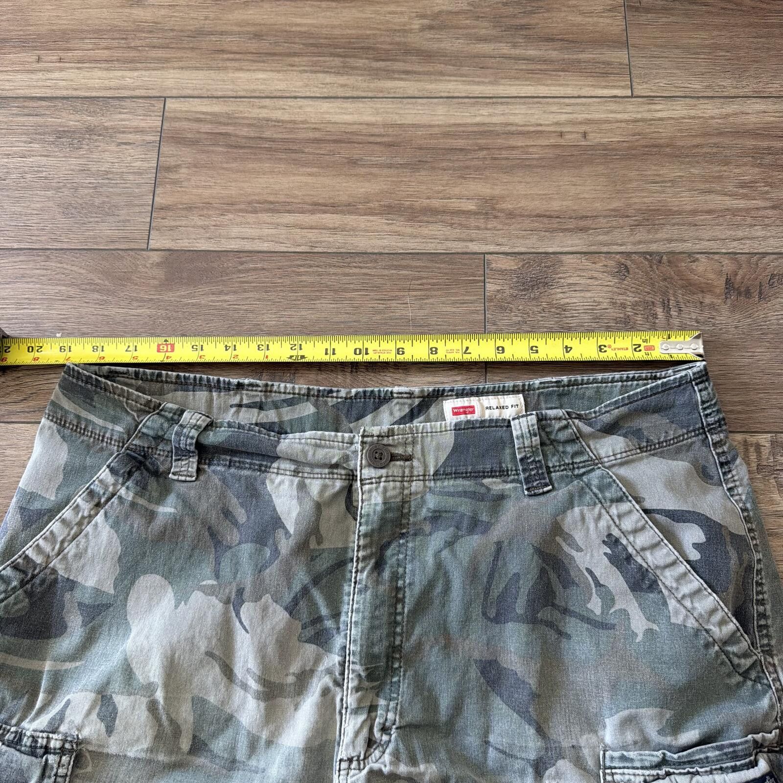 Wrangler Vintage Y2K Wrangler Relaxed Fit Camo Cargo Shorts Grunge 38 Size US 38 / EU 54 - 6 Thumbnail