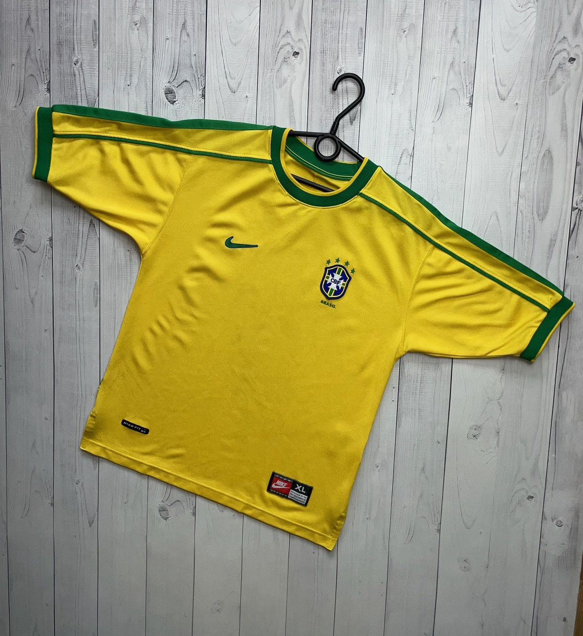Nike × Vintage Vintage Nike Brazil soccer jersey size S logo rare Brasil Size US S / EU 44-46 / 1 - 1 Thumbnail