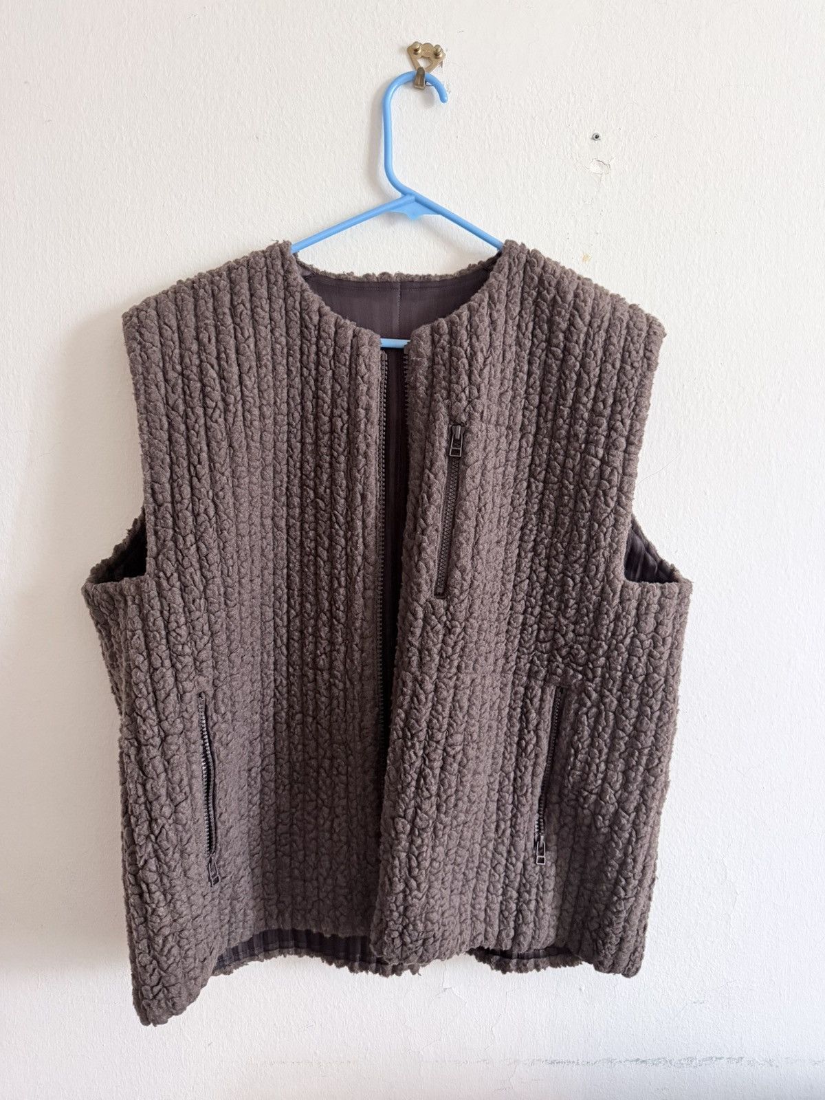 Homme Plisse Issey Miyake HOMME PLISSÉ ISSEY MIYAKE Fleece Pleats Vest in Brown Size US M / EU 48-50 / 2 - 1 Thumbnail