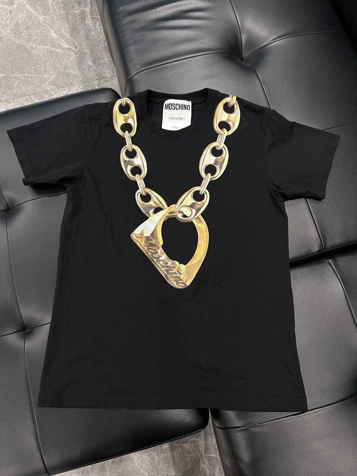 Moschino Moschino Ring & Gold Chain Graphic T-Shirt Size US L / EU 52-54 / 3 - 1 Thumbnail