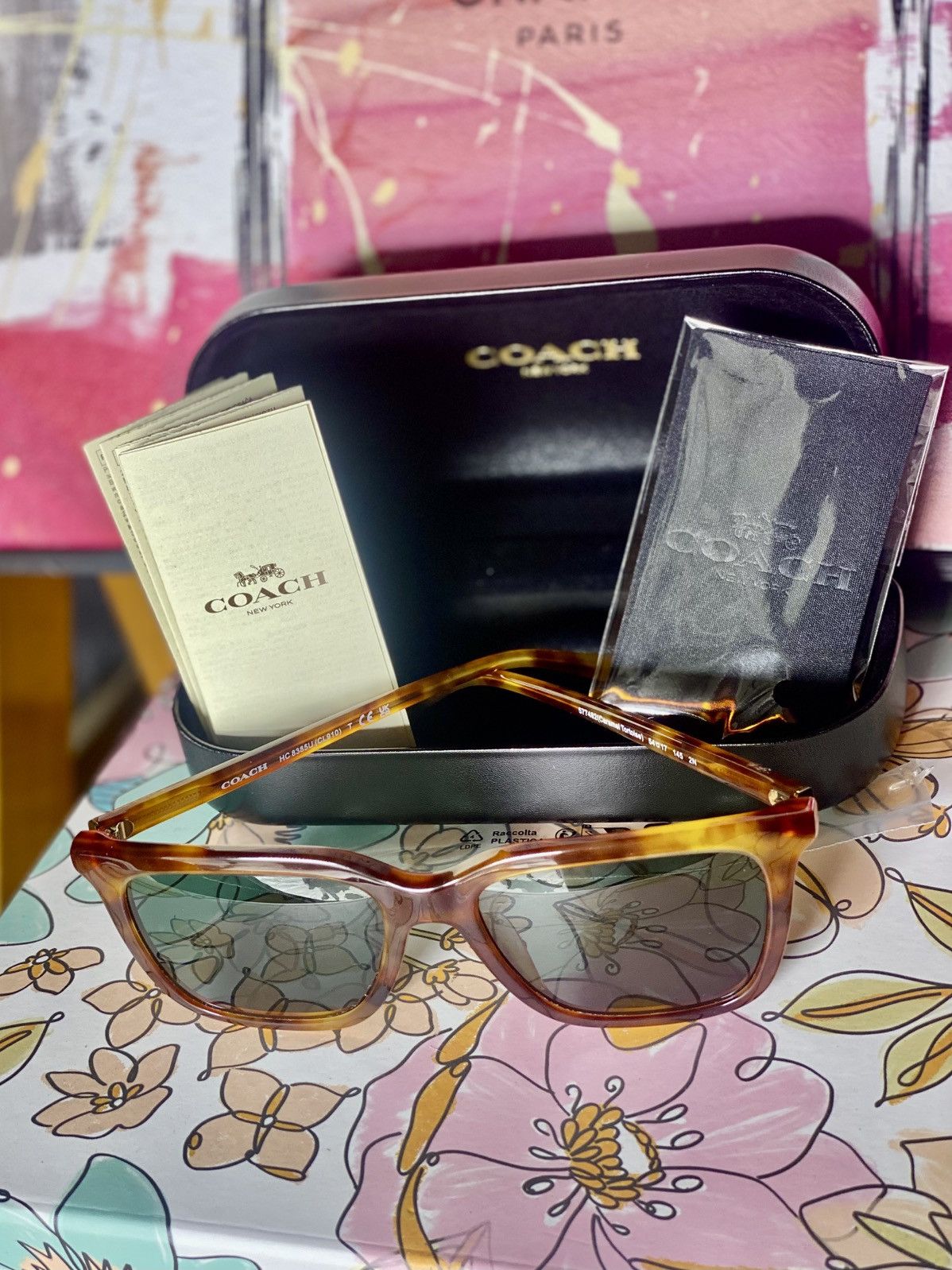 Coach Elegant tortoise shell sunglasses Includes a protective case Size ONE SIZE - 2 Thumbnail