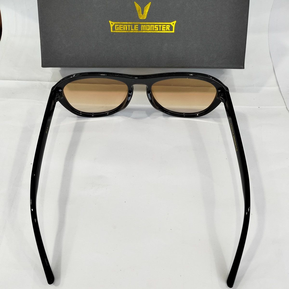 【GENTLE MONSTER】OAA Sunglasses ☆関税送料無料☆ Gentle Monster Oaa 01 (V) pilot-frame Glasses | Black | FARFETCH