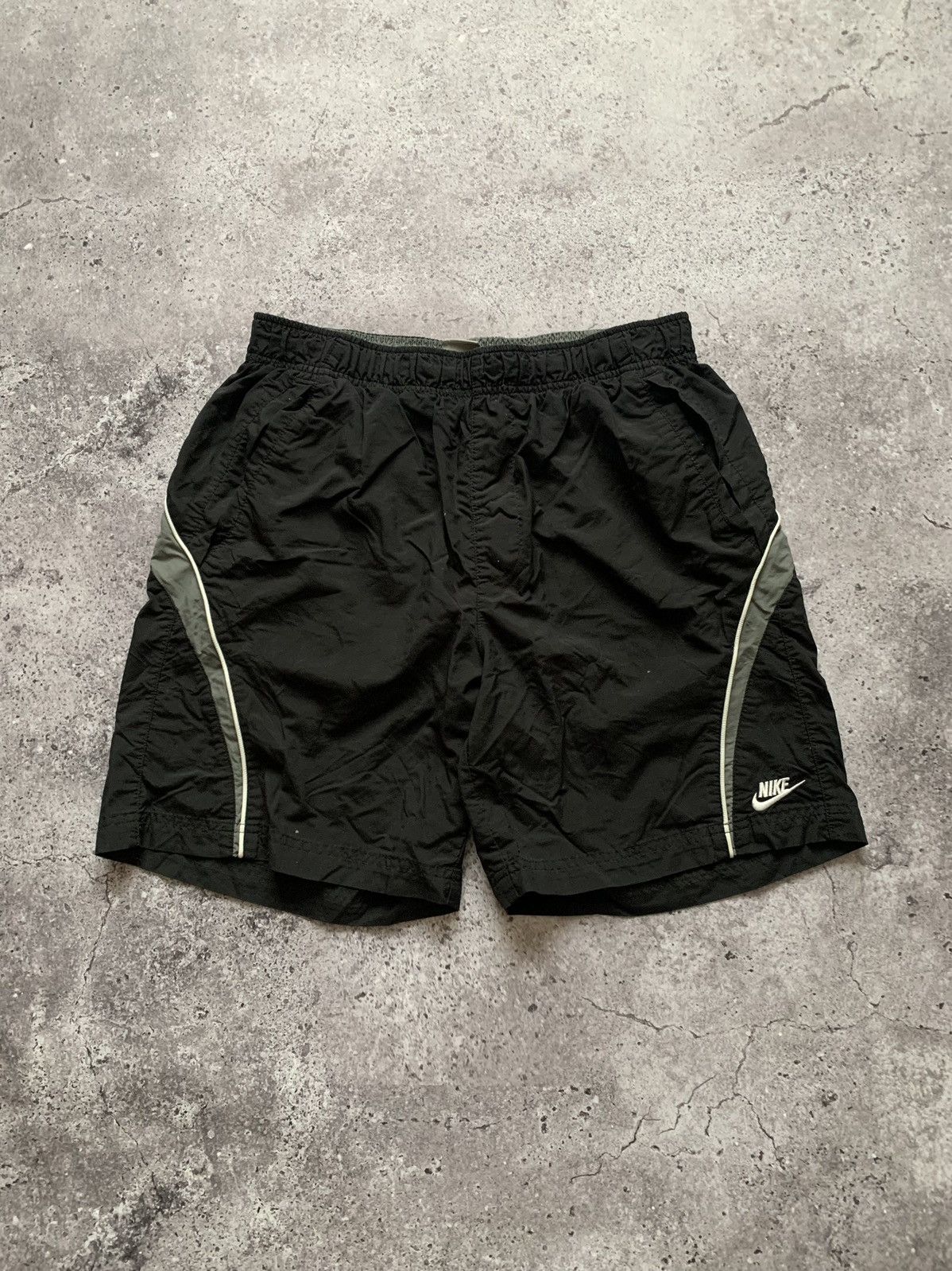 Nike × Vintage 🔥VINTAGE NIKE NYLON SHORTS Size US 32 / EU 48 - 1 Thumbnail