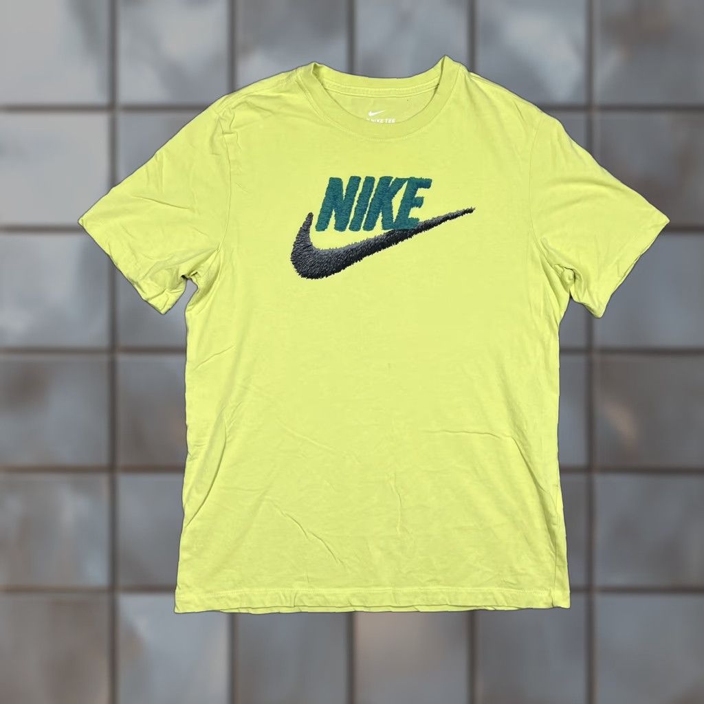 Nike Nike Men’s T-Shirt FUTURA LOGO Lime Green AR4993-367 Shirt M Adults Mens Short Sleeve Crew Neck 100% Cotton Graphic Tee Size US M / EU 48-50 / 2 - 1 Thumbnail