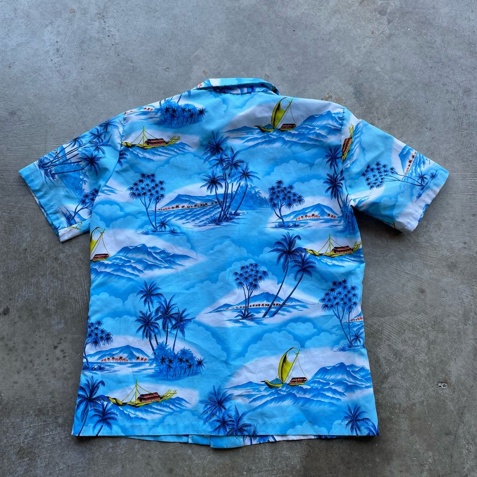 Vintage VINTAGE 60S HAWAIIAN SHIRT LARGE BLUE DOLPHIN Size US L / EU 52-54 / 3 - 2 Thumbnail