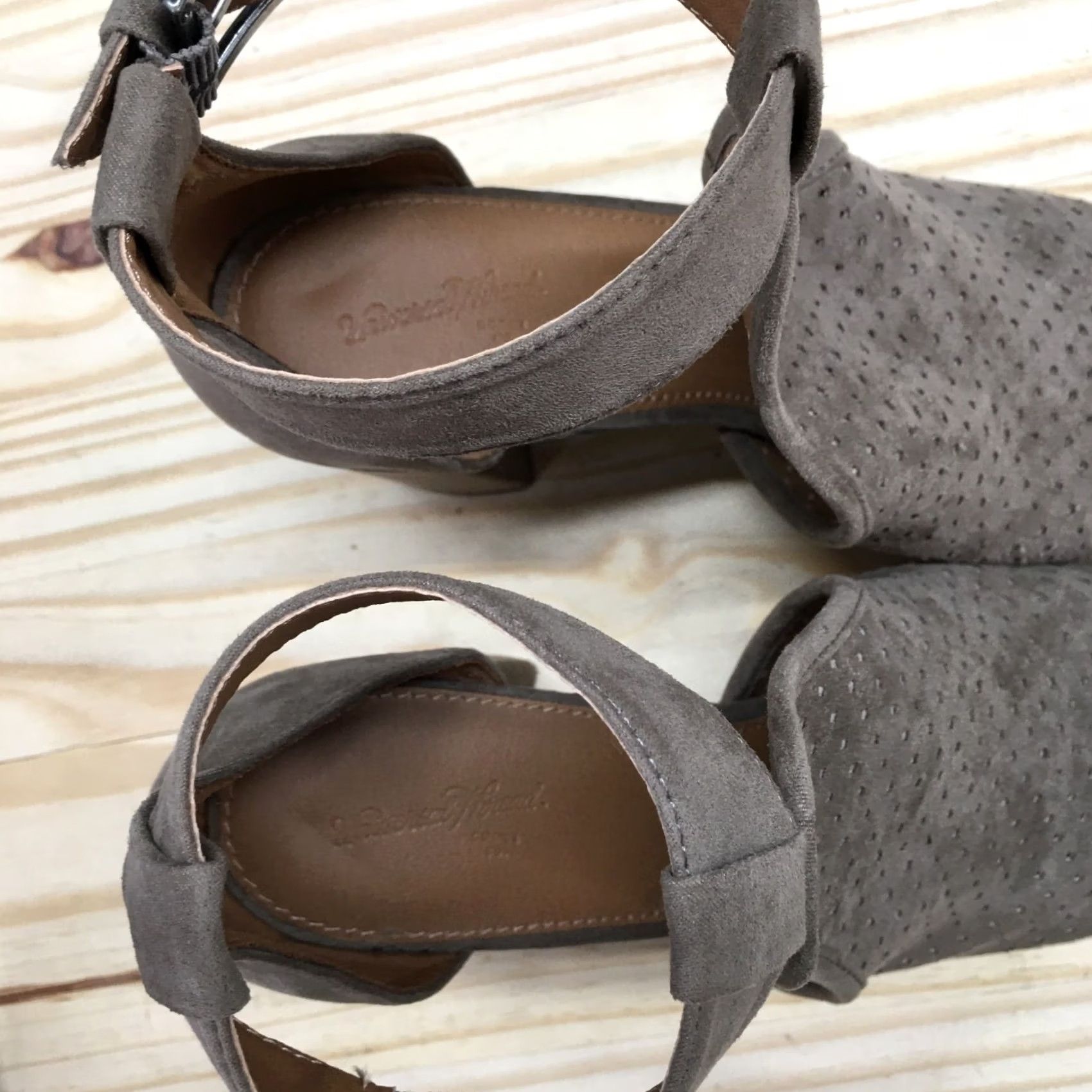 Vintage Universal Thread Sandals Womens 8.5 Hannah Ankle Straps Beige Heels Buckle NEW Size US 9 / IT 39 - 7 Thumbnail