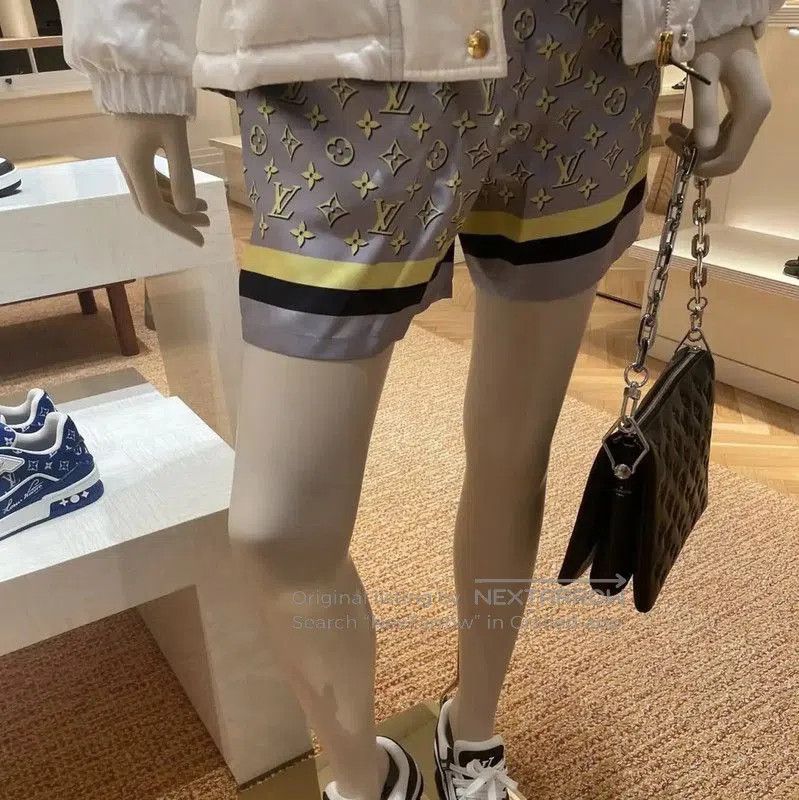 Louis Vuitton Louis Vuitton Light Blue Silk Women's Shorts . Size 23" - 6 Thumbnail