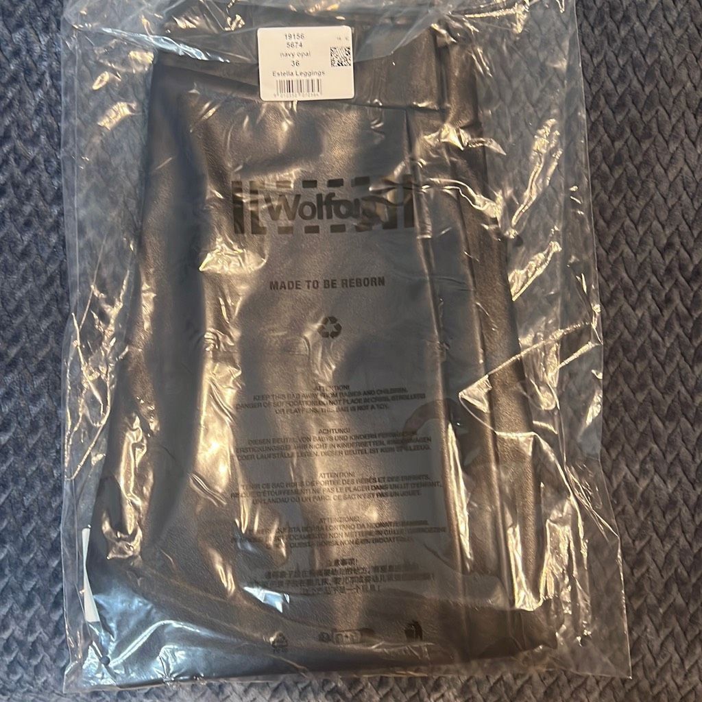 Wolford NWT Wolford Estella Faux Vegan Leggings Sz 6 Size 27" / US 4 / IT 40 - 9 Thumbnail