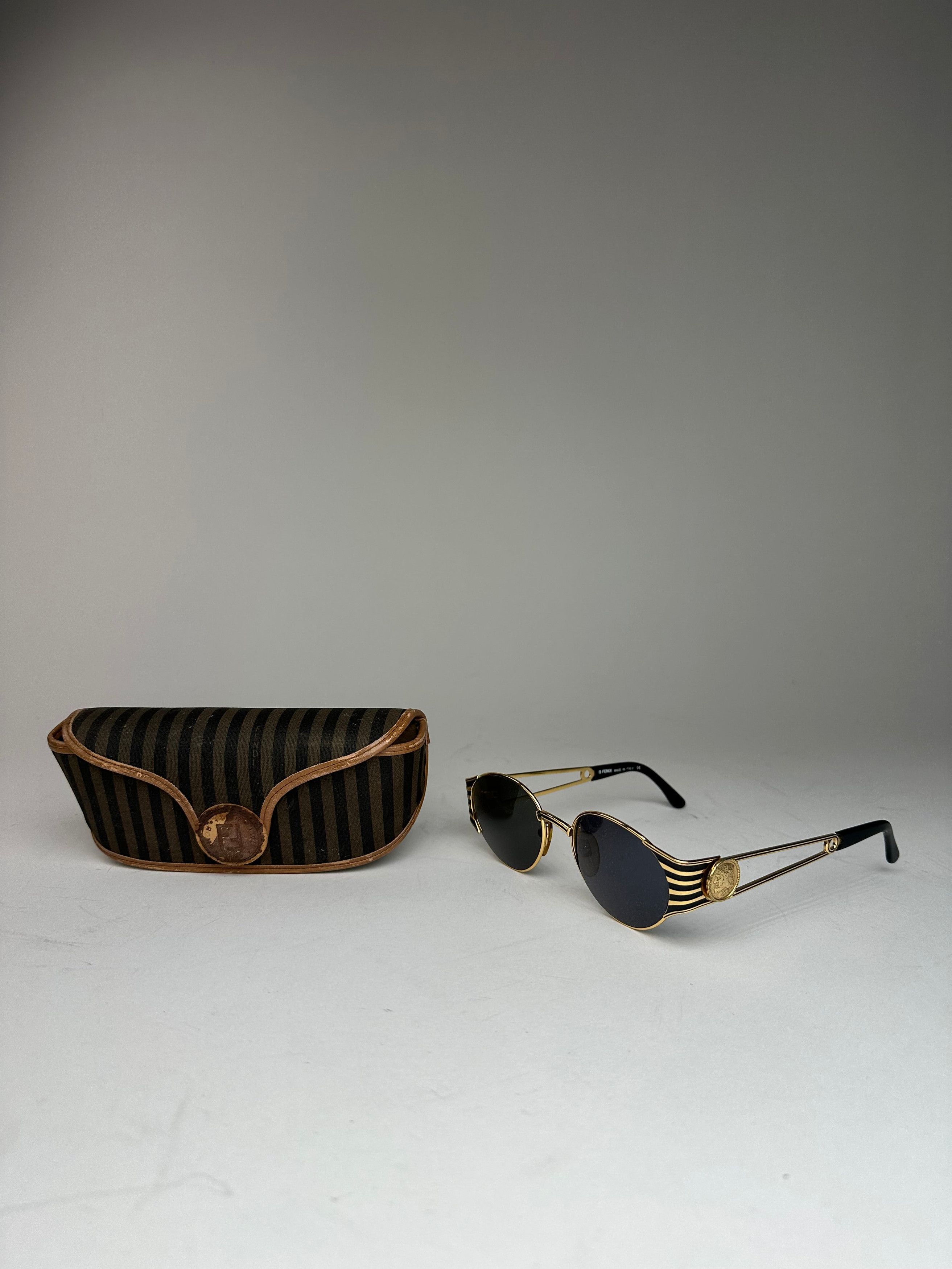Fendi Vintage Sunglasses Black Gold Size ONE SIZE - 1 Thumbnail