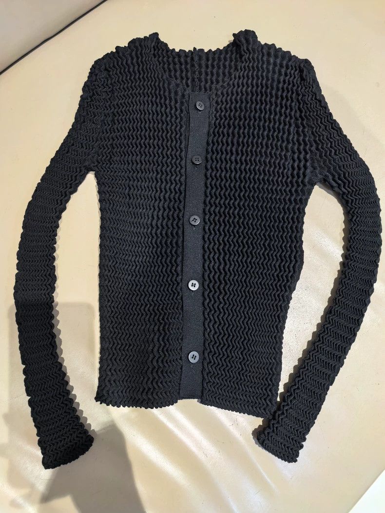Issey Miyake Issey Miyake size:2 Black main line fish-scale cardigan Size S / US 4 / IT 40 - 1 Thumbnail