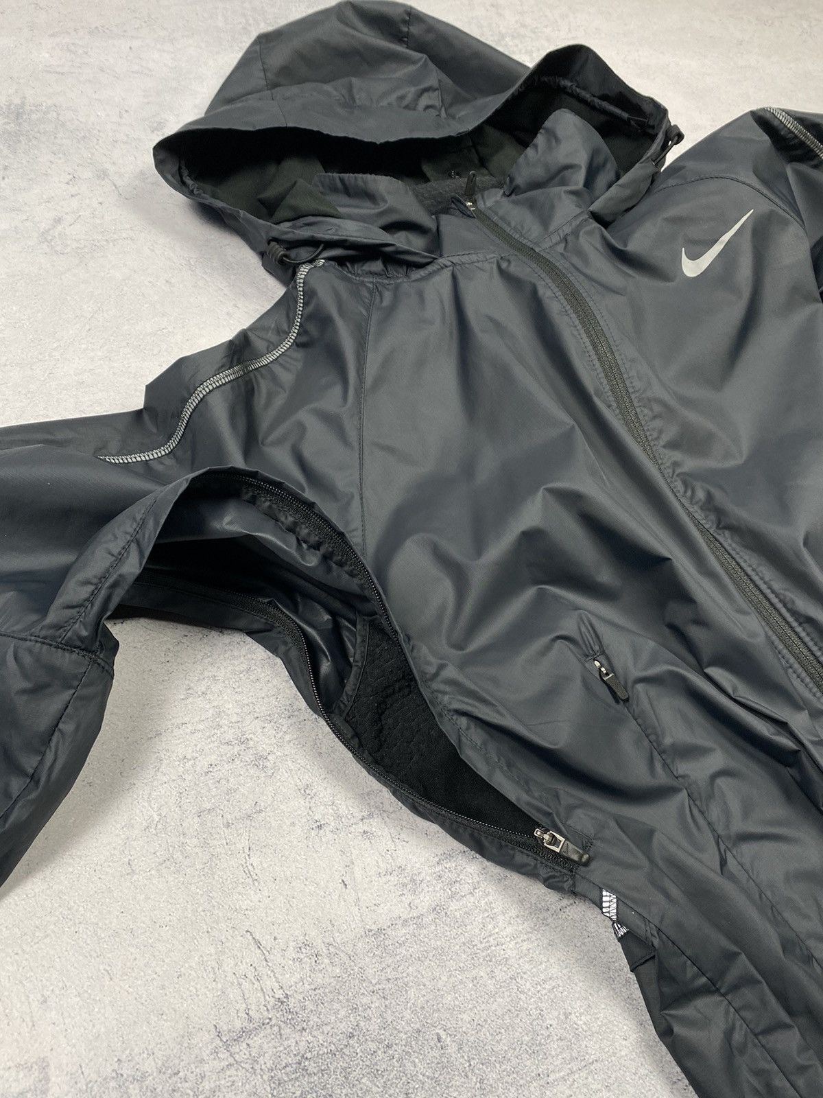 Nike Nike Running Shield Black Windbreaker Training Jacket Women Size S / US 4 / IT 40 - 19 Thumbnail