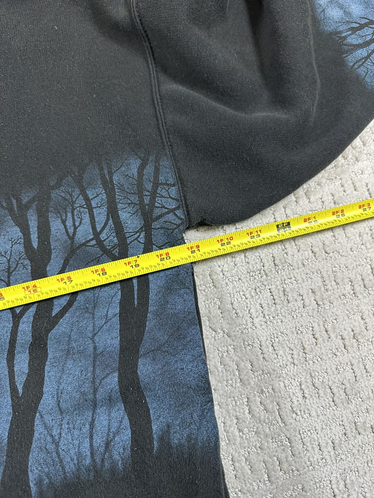 Vintage 90’s Wolf & Moon Wrap Around Crewneck Size US M / EU 48-50 / 2 - 5 Thumbnail