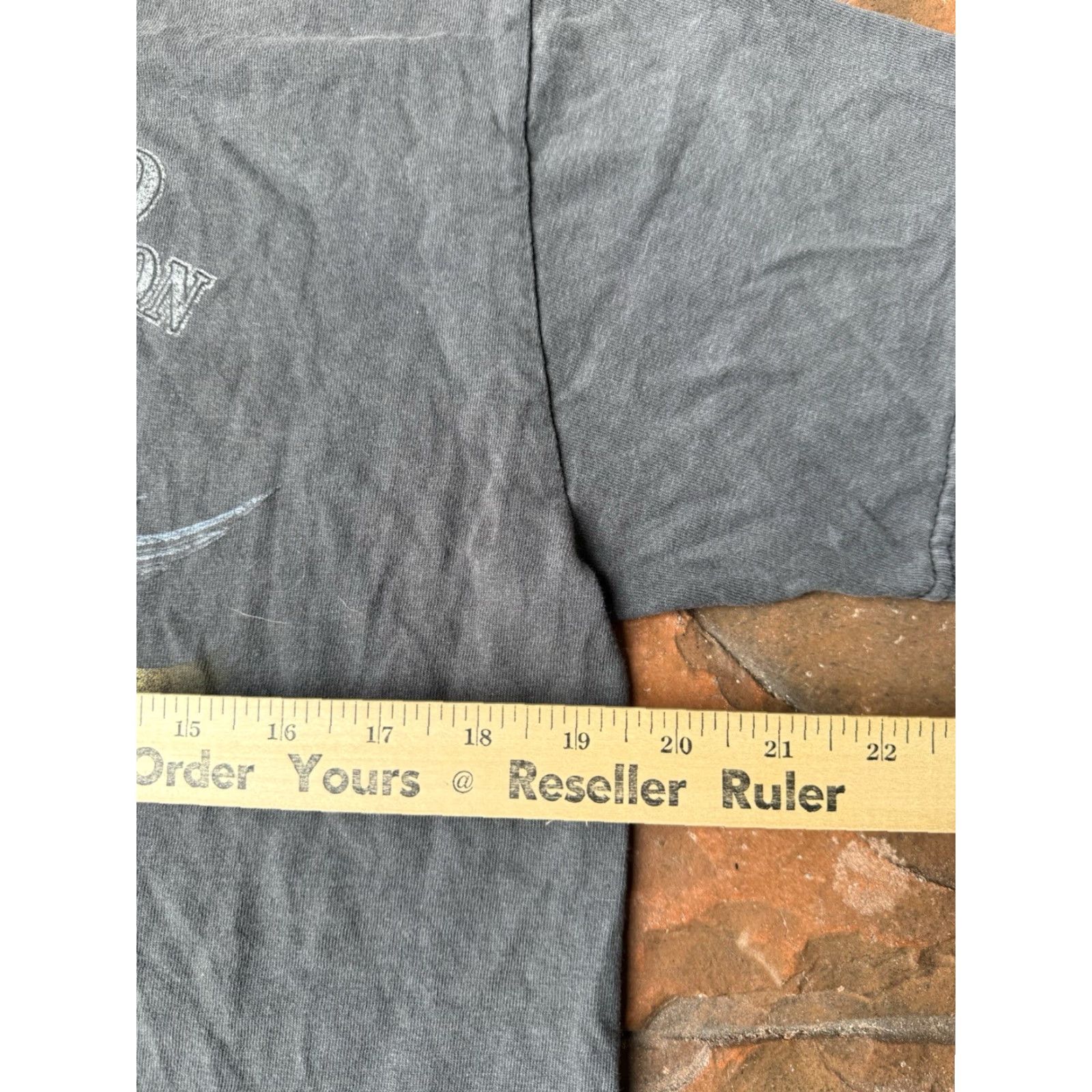 Harley Davidson VINTAGE Harley-Davidson Hartford Connecticut T-Shirt M Crew Neck Gray Cotton Logo Biker Motorcycle 90s/80s? (But must only use original words. Hmm) Size US M / EU 48-50 / 2 - 6 Thumbnail
