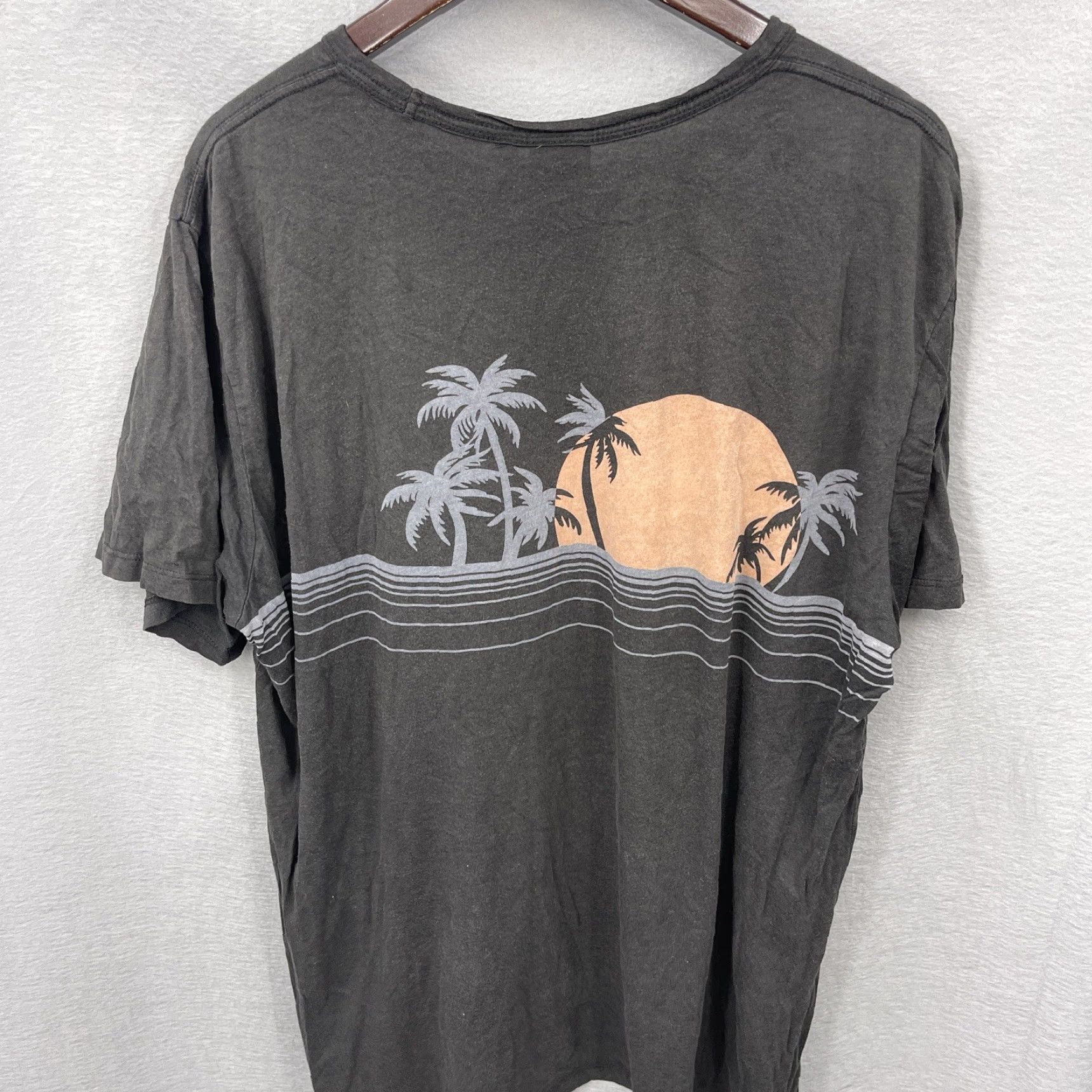 Onia VINTAGE Onia Men's T-Shirt XL Black Beach Sunset Sun Palm Tree Crew Neck Cotton Short Sleeve Size US XL / EU 56 / 4 - 3 Thumbnail