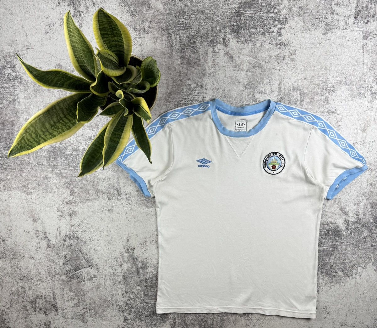 Umbro Manchester City 2009 2010 2011 White Men’s XL Retro Umbro Cotton Jersey T Shirt Size US XL / EU 56 / 4 - 1 Thumbnail