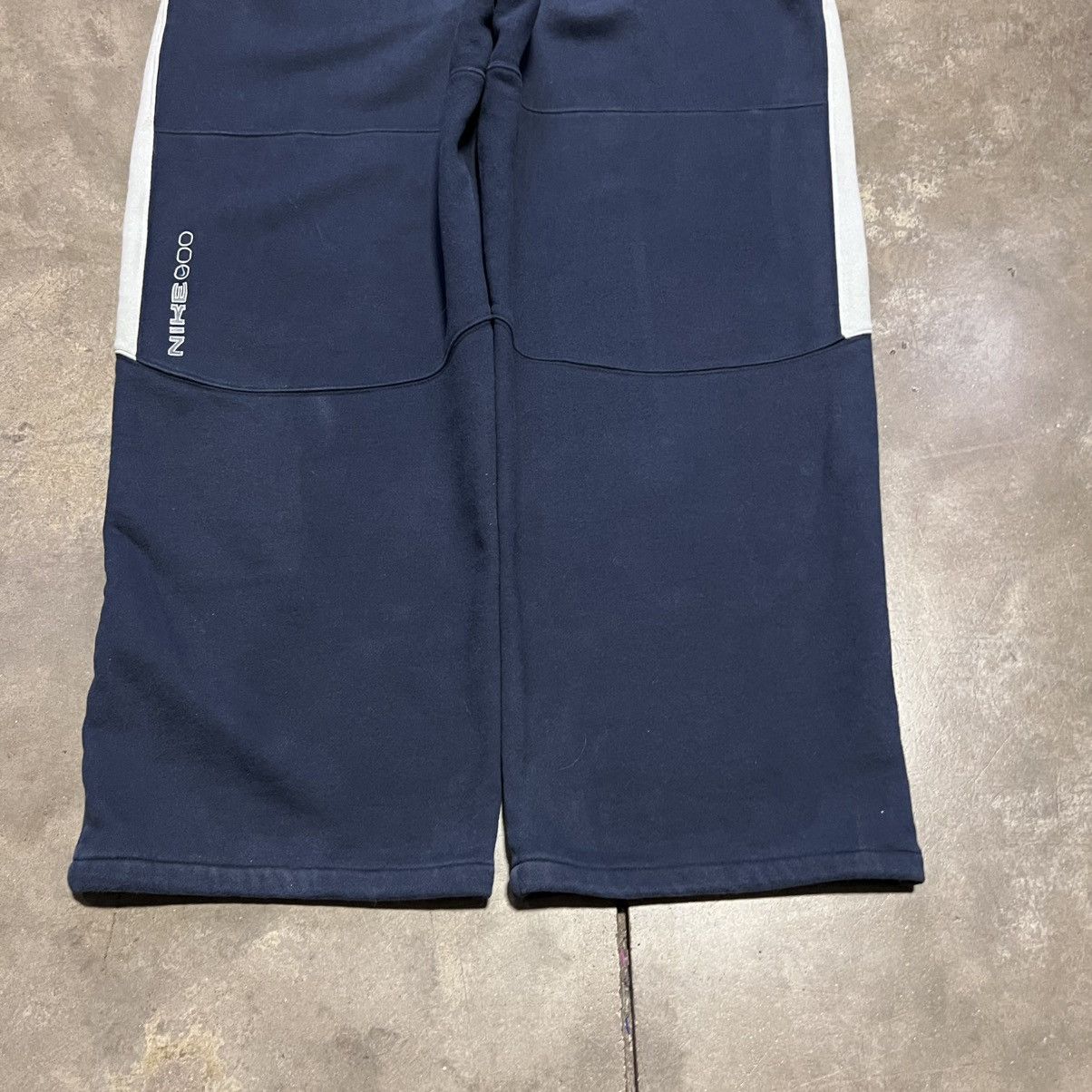 Nike Vintage Nike Cotton Sweatpants Wide Leg Baggy Swoosh Logo Size US 35 - 8 Thumbnail