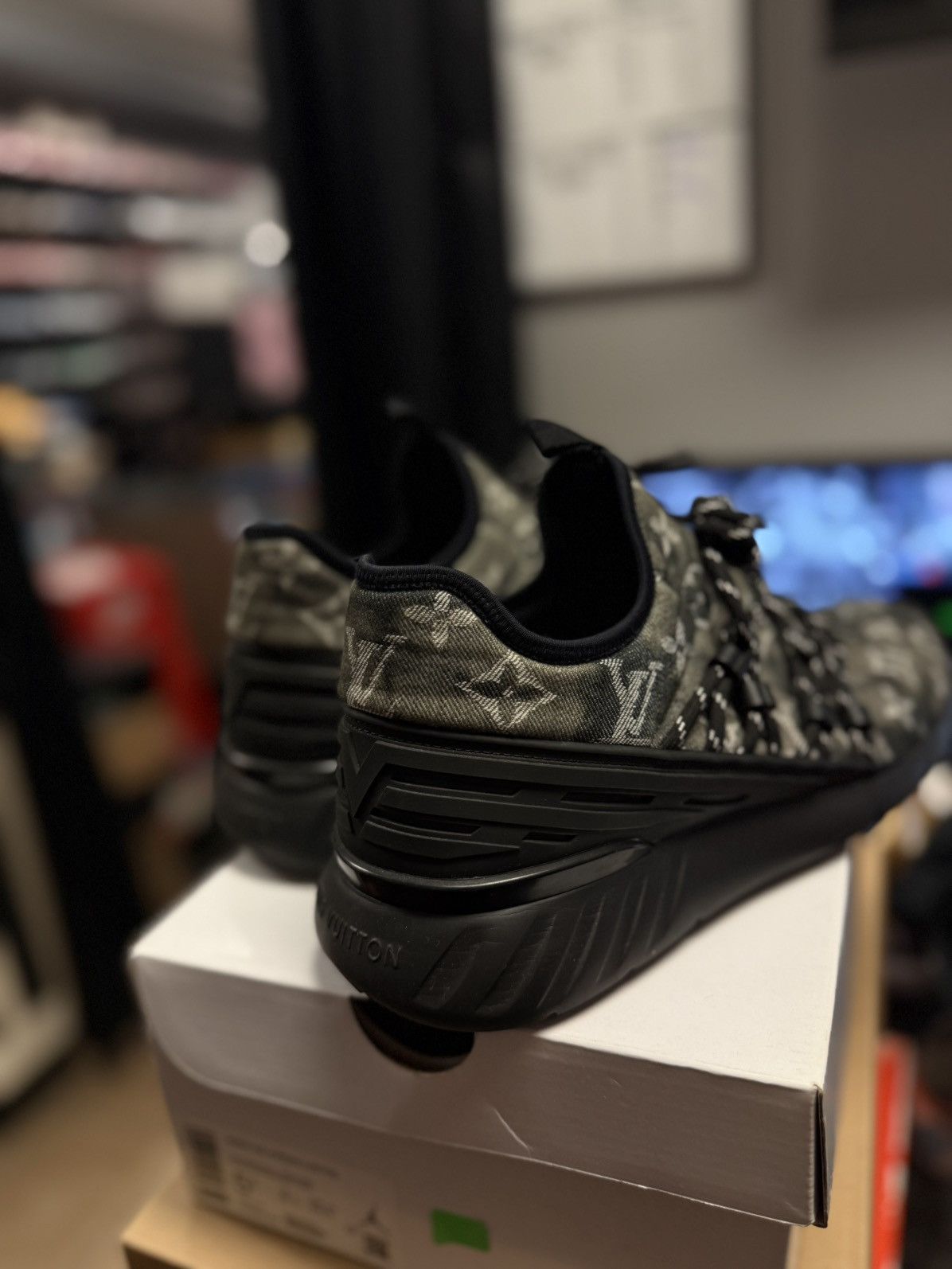 Louis Vuitton Louis Vuitton Fastlane Runner Sneaker 8LV/9US Clean 🧼🔥 Size US 9 / EU 42 - 4 Thumbnail