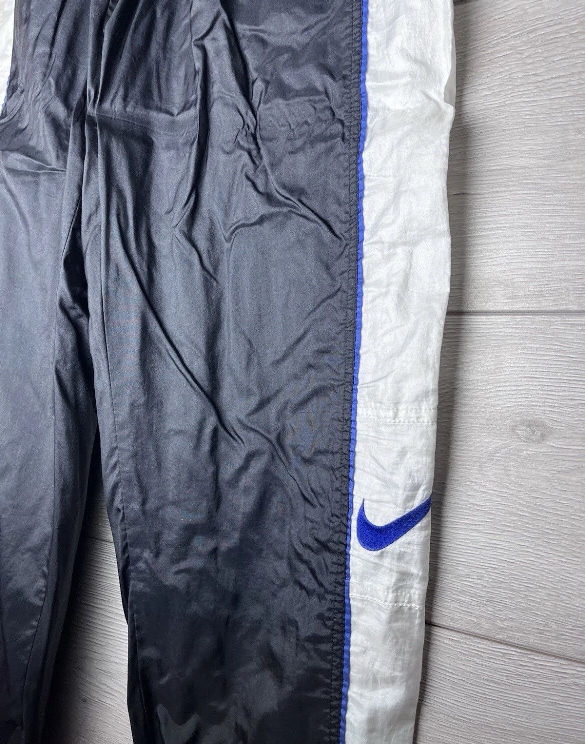 Nike Vintage Nike Nylon Pants Swoosh rare brand USA 🇺🇸 Size US 32 / EU 48 - 2 Thumbnail
