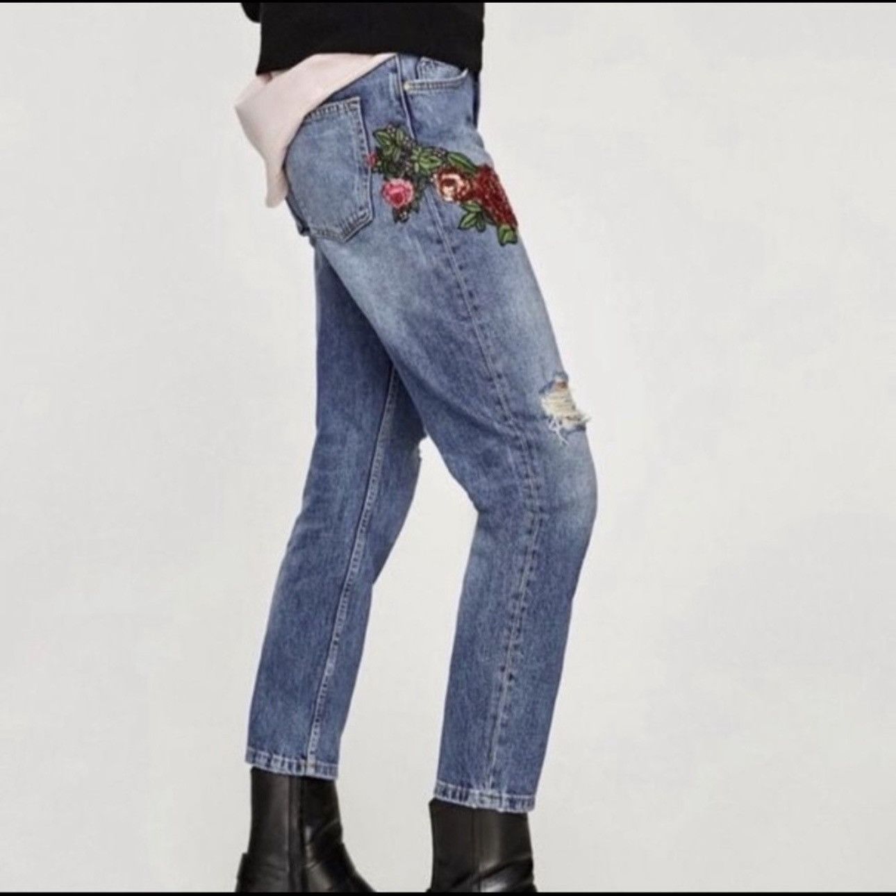 Zara Zara sequin embroidered rose mom jeans Size 26" / US 2 / IT 38 - 4 Thumbnail