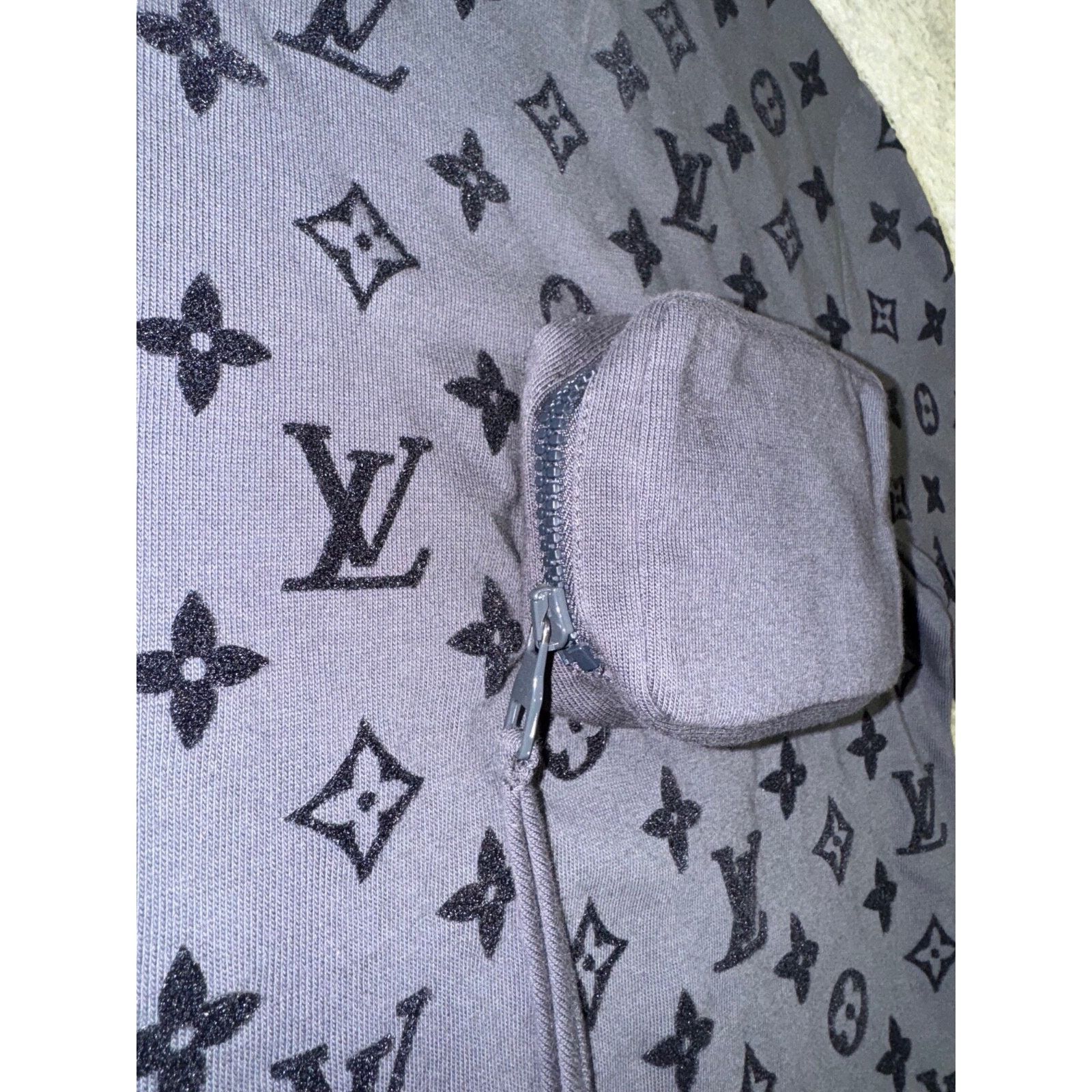 Louis Vuitton Louis Vuitton SS20 Velvet Monogram Black Logo Zip Pocket Size US M / EU 48-50 / 2 - 7 Thumbnail