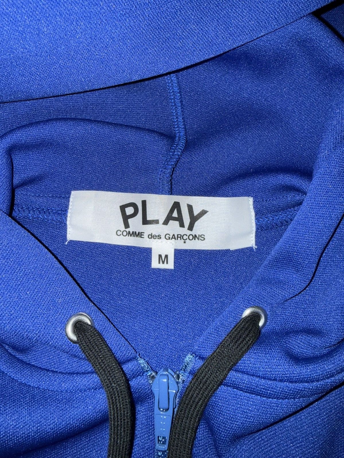 Comme des Garcons PLAY Comme des Garçons PLAY Heart Hoodie Blue and Black Size M Size US M / EU 48-50 / 2 - 6 Thumbnail