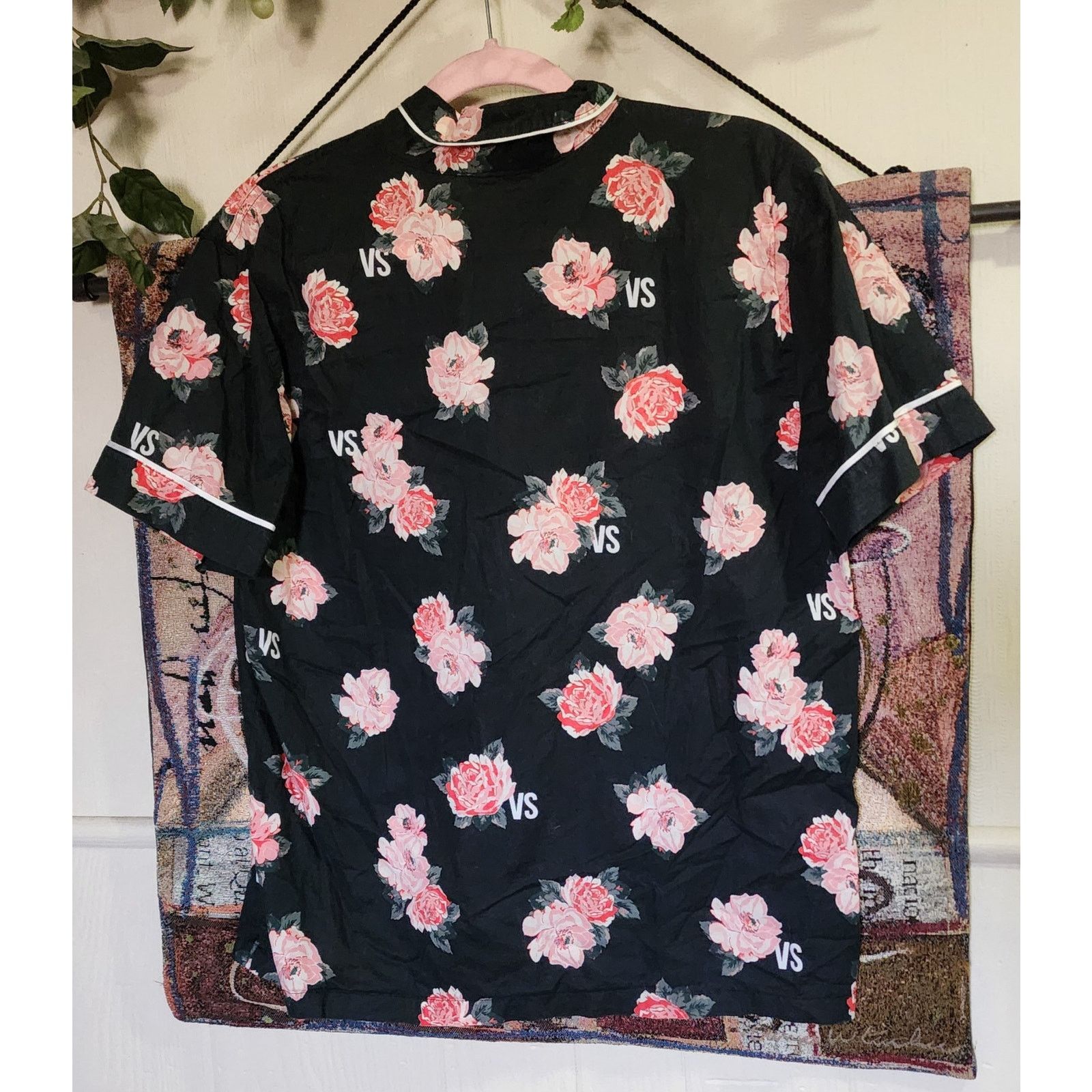 Victoria's Secret Victoria’s Secret black floral button up PJ top Size M / US 6-8 / IT 42-44 - 2 Thumbnail