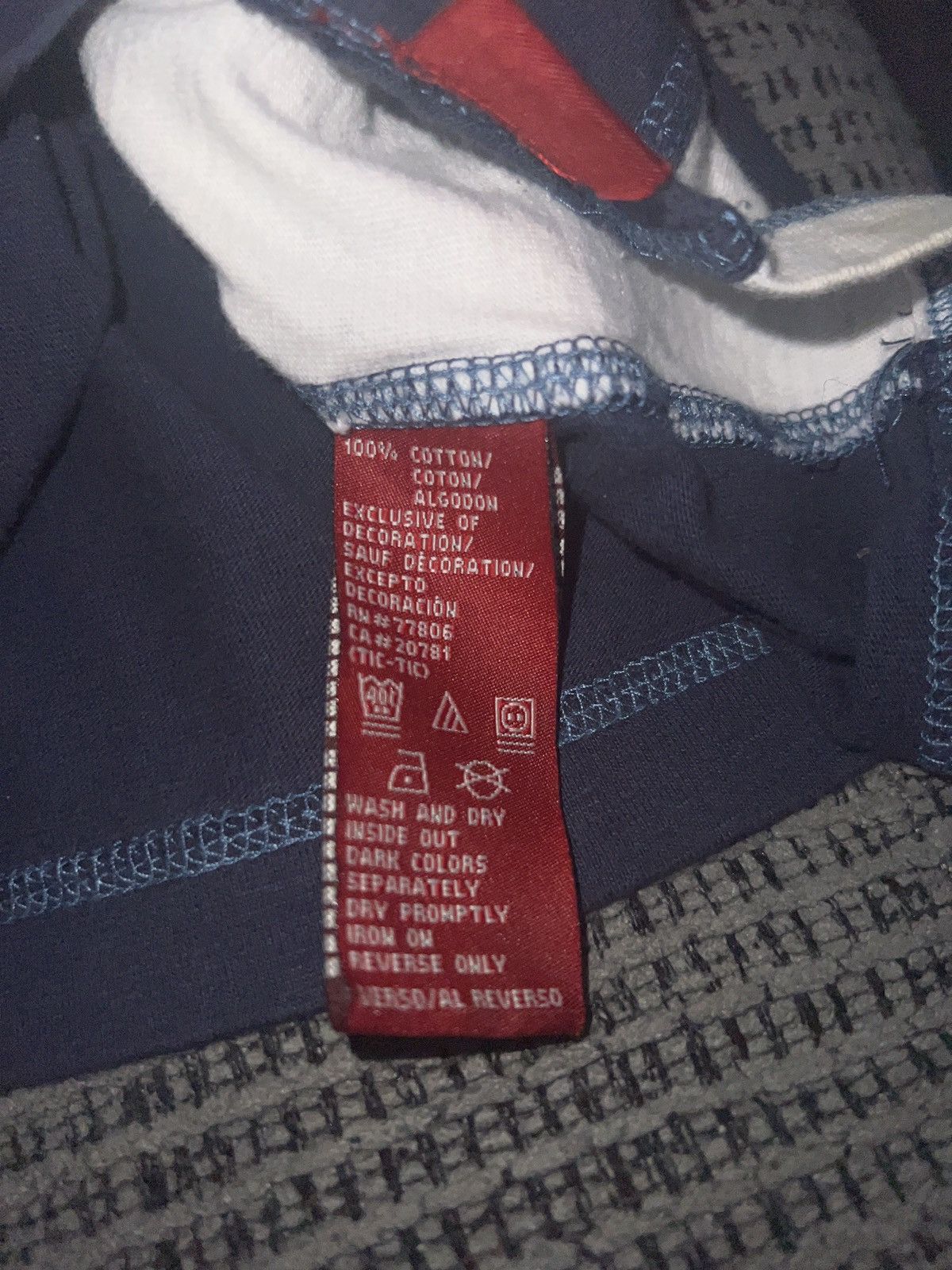 Tommy Hilfiger Hilfiger Denim Red Label Logo V-Neck Tee Size US XXL / EU 58 / 5 - 8 Thumbnail