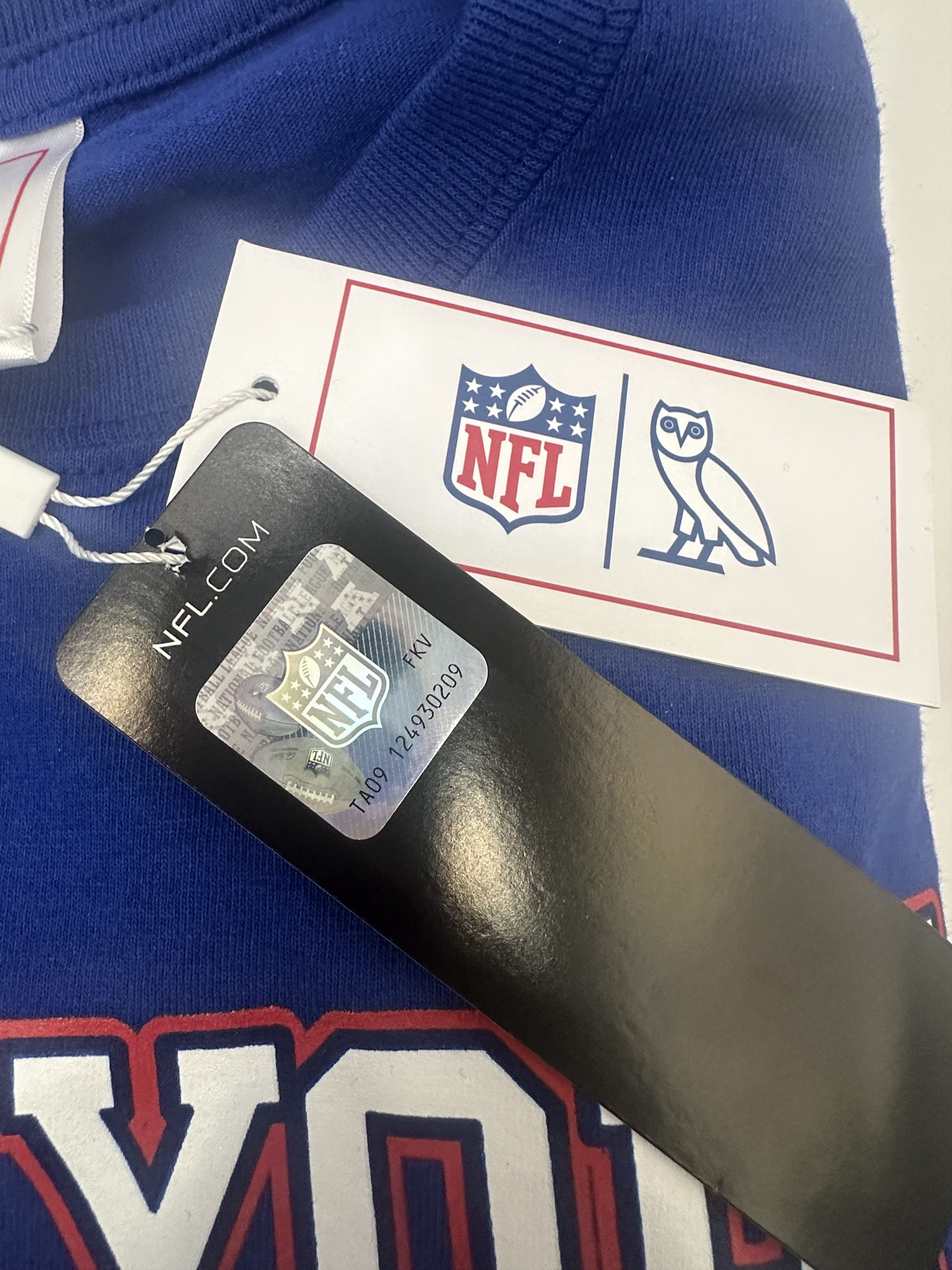NFL × October's Very Own OVO x NFL New York Giants Longsleeve T-Shirt new with tags Size US M / EU 48-50 / 2 - 3 Thumbnail