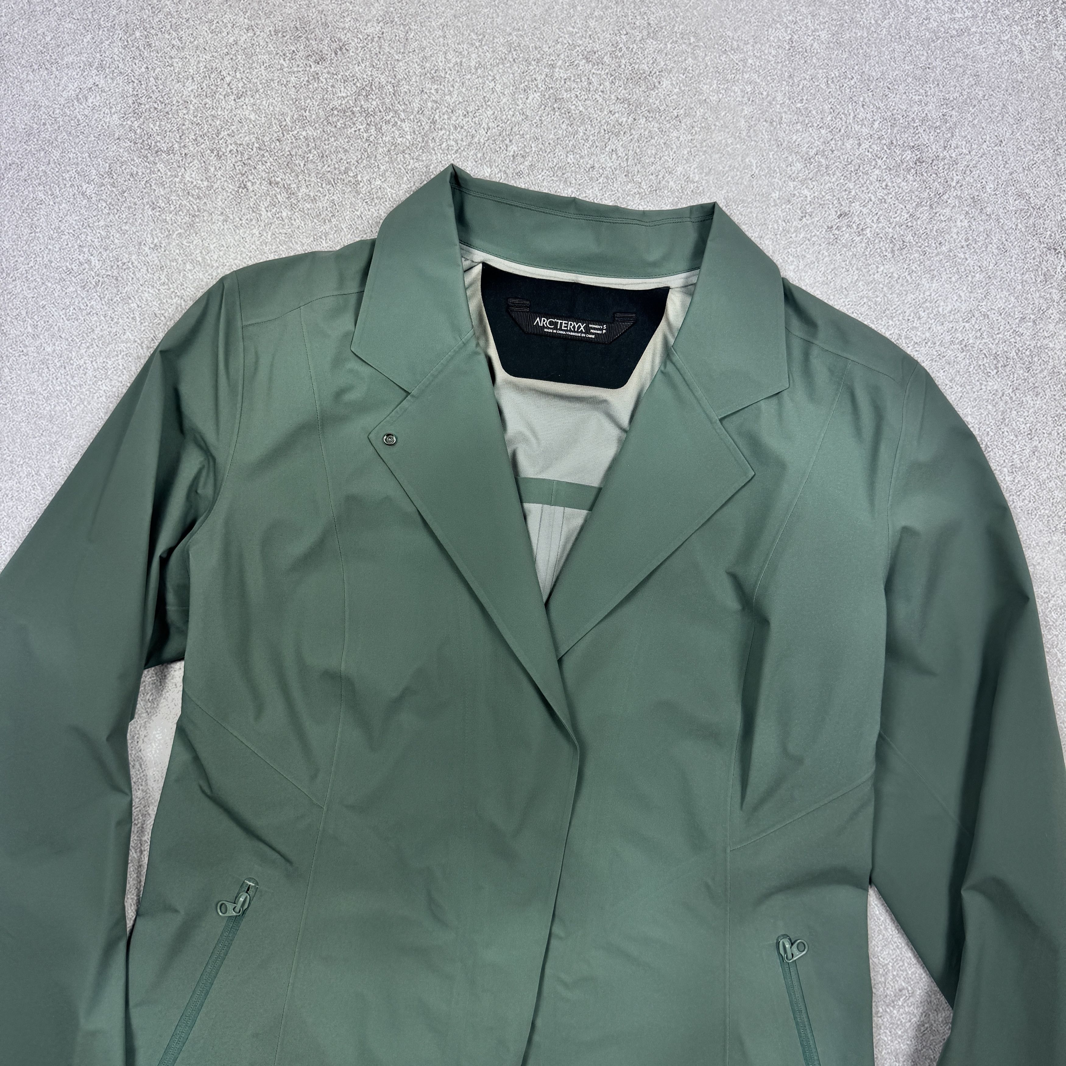 Arc'teryx Women`s Arcteryx A2B Hardshell Gore-tex Blazer Jacket Size S Size S / US 4 / IT 40 - 8 Thumbnail