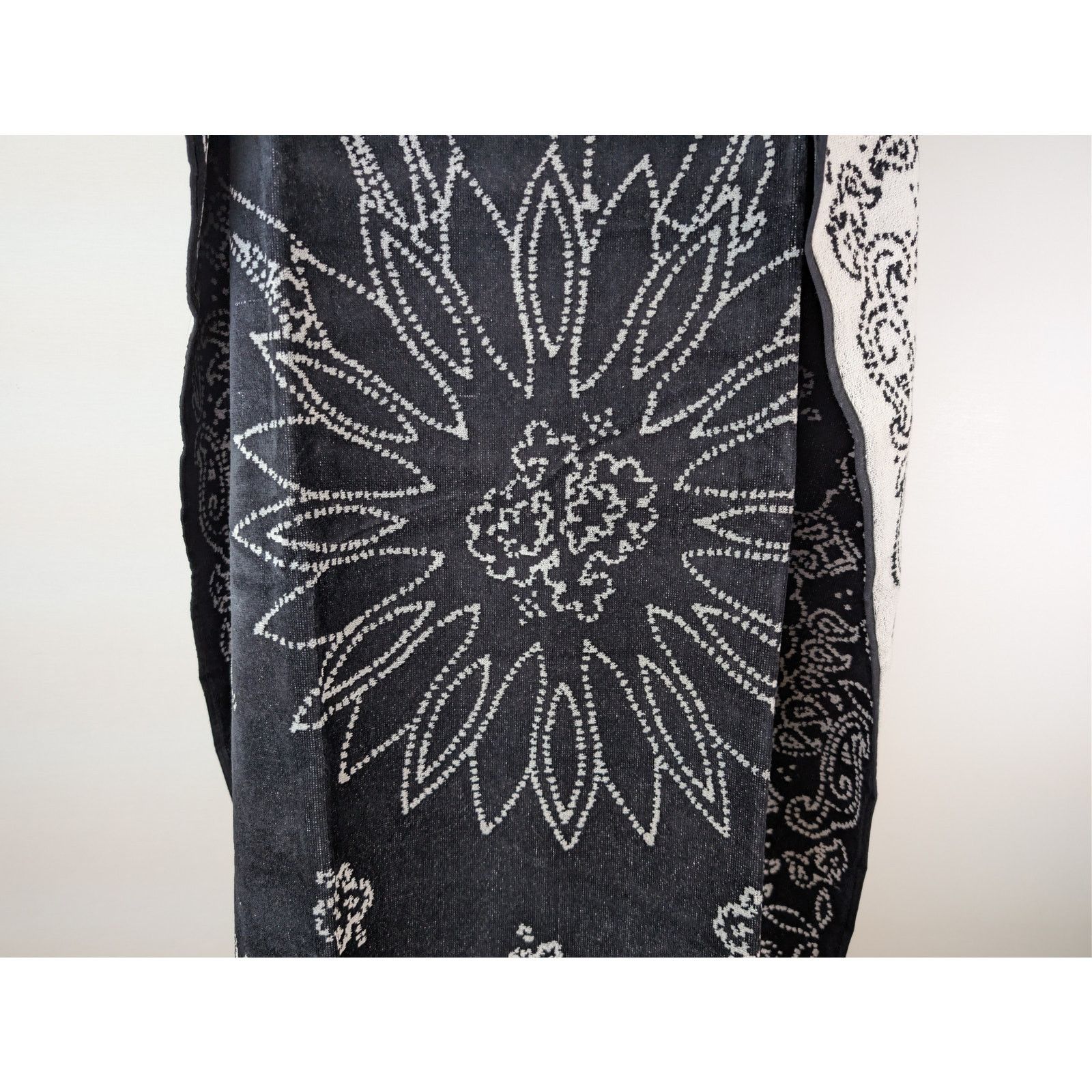 Amiri o1rshd1 Size: OS / Q:3 / bandana cotton towel in Black/White Size ONE SIZE - 5 Thumbnail