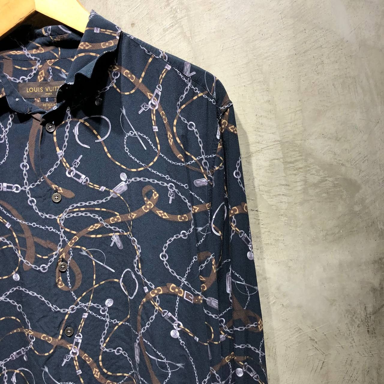 Louis Vuitton Louis Vuitton Chain Silk Button Down L/S Size US L / EU 52-54 / 3 - 4 Thumbnail