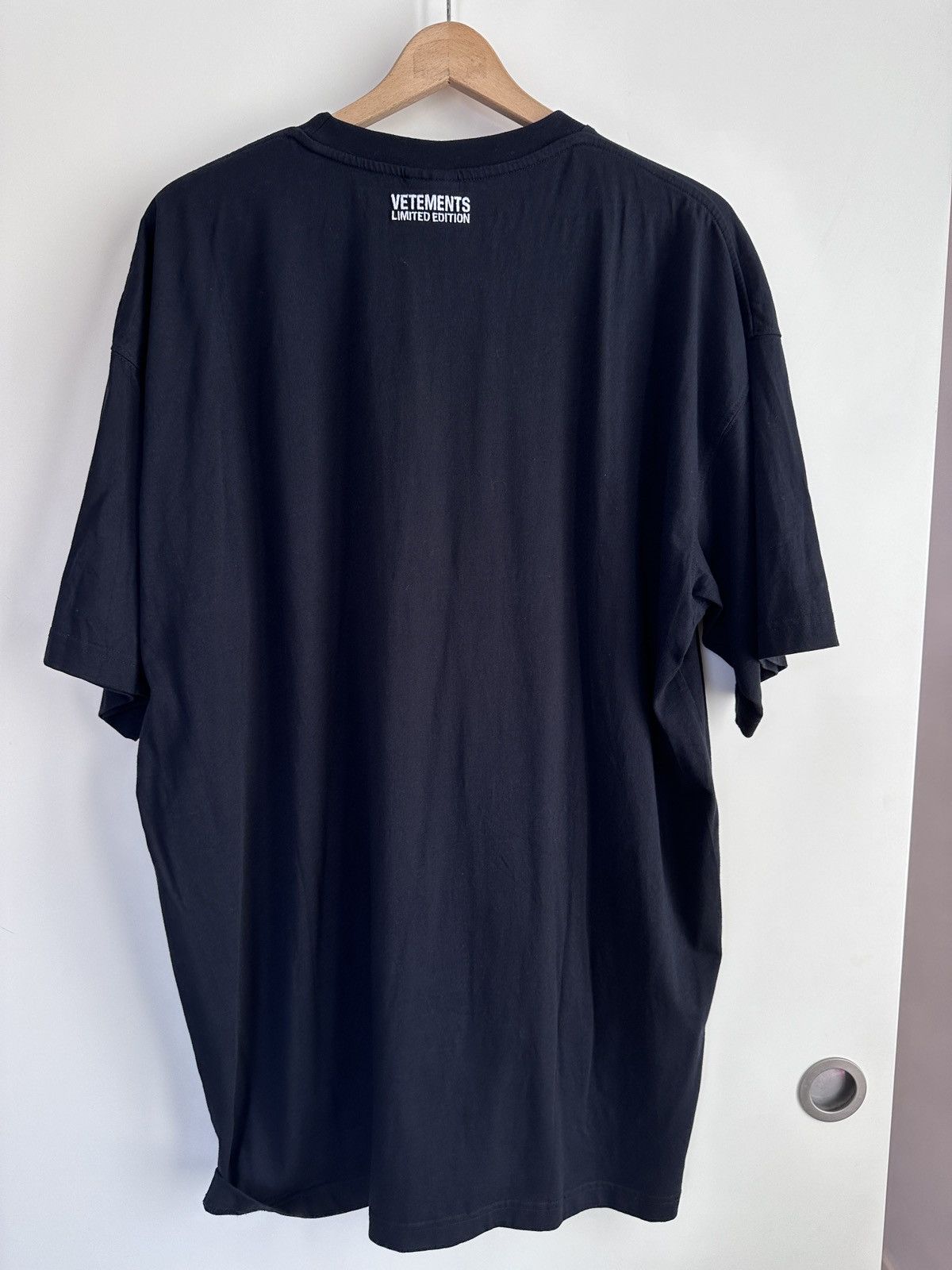 Vetements Vetements Insecurity Tee T-shirt Size US S / EU 44-46 / 1 - 9 Thumbnail