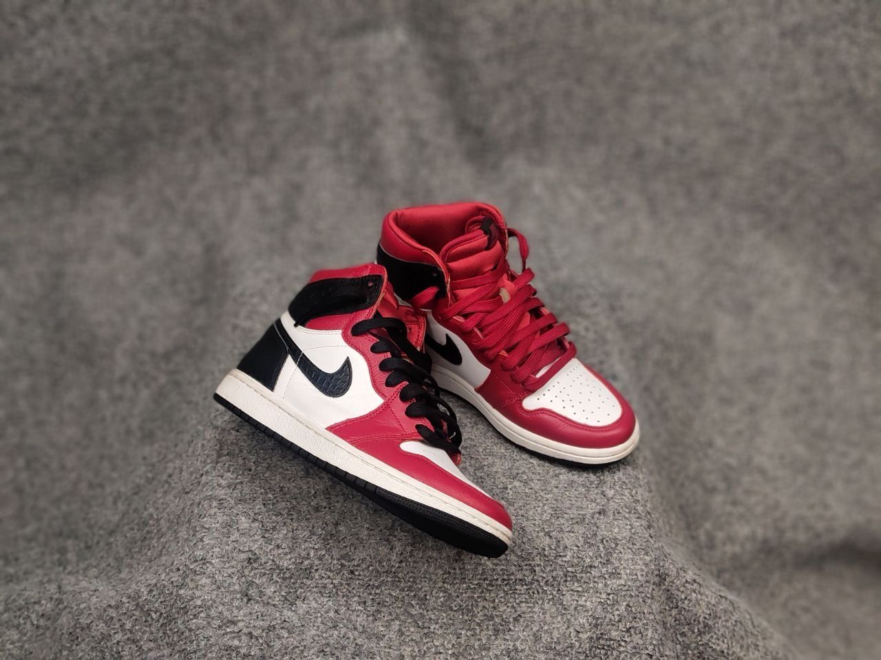 Nike Nike Air Jordan 1 Retro High OG Satin Red Leather sneaker Size US 6 / IT 36 - 16 Thumbnail