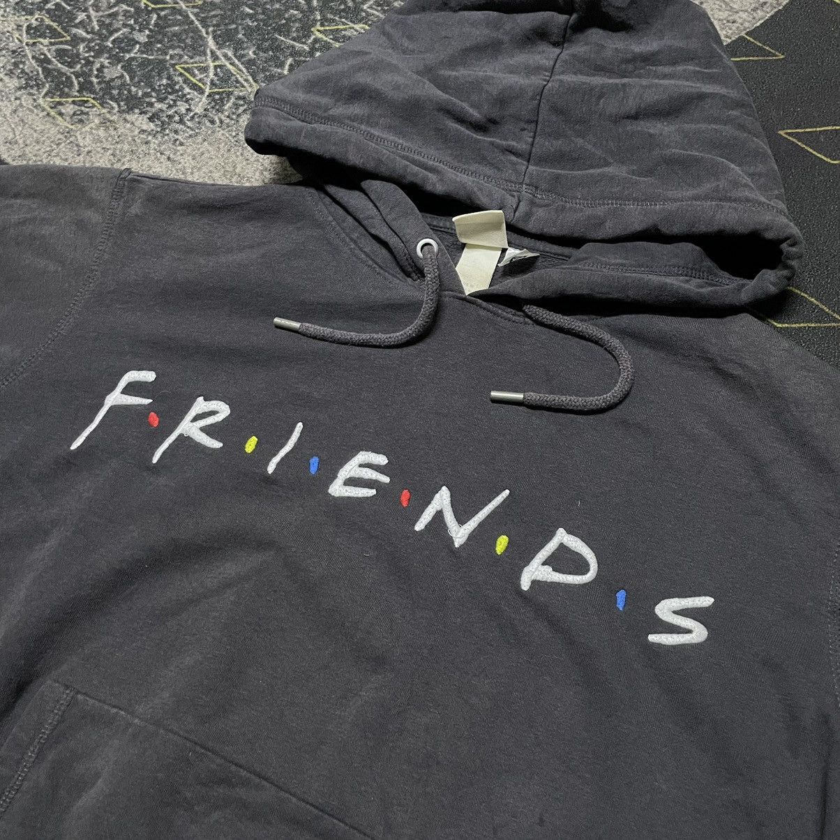 H&M × Vintage × Warner Bros 💥H&M X Warner Bros “F.R.I.E.N.D” Boxy Hoodie Size US M / EU 48-50 / 2 - 2 Thumbnail