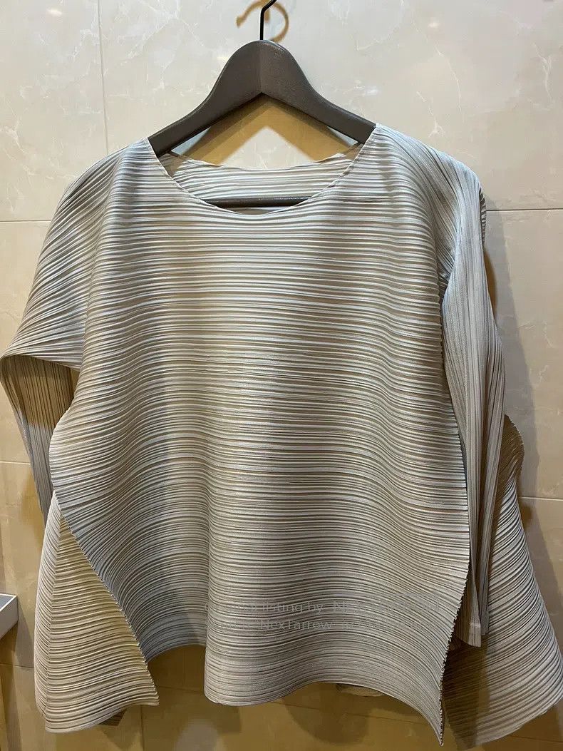 Issey Miyake Issey Miyake Beige long-sleeve Size L / US 10 / IT 46 - 1 Thumbnail