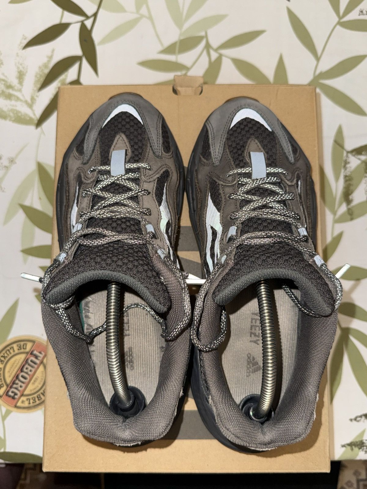 Yeezy Adidas Yeezy 700 v3 Geode Size US 10 / EU 43 - 5 Thumbnail