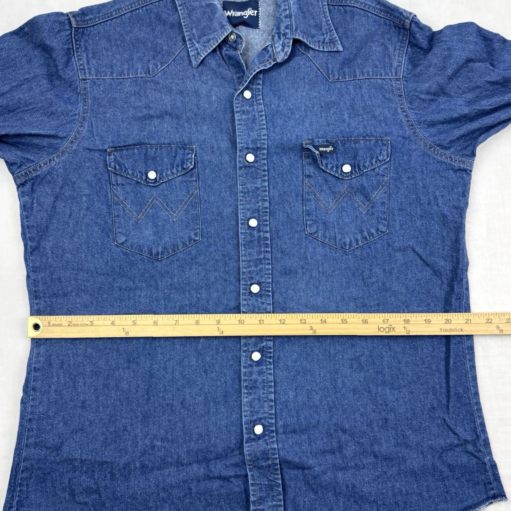 Wrangler VINTAGE Wrangler Denim Pearl Snap Shirt Adults Large Blue Western Shirt Men's L Denim Pearl Snap Western 90s Wrangler Shirt Mens Size US L / EU 52-54 / 3 - 7 Thumbnail