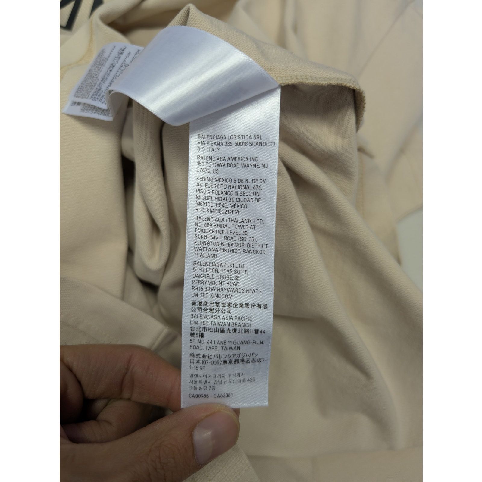 Balenciaga o1rshd1 Cotton Logo Medium Fit T-Shirt in Light Beige/Black Size US S / EU 44-46 / 1 - 21 Thumbnail