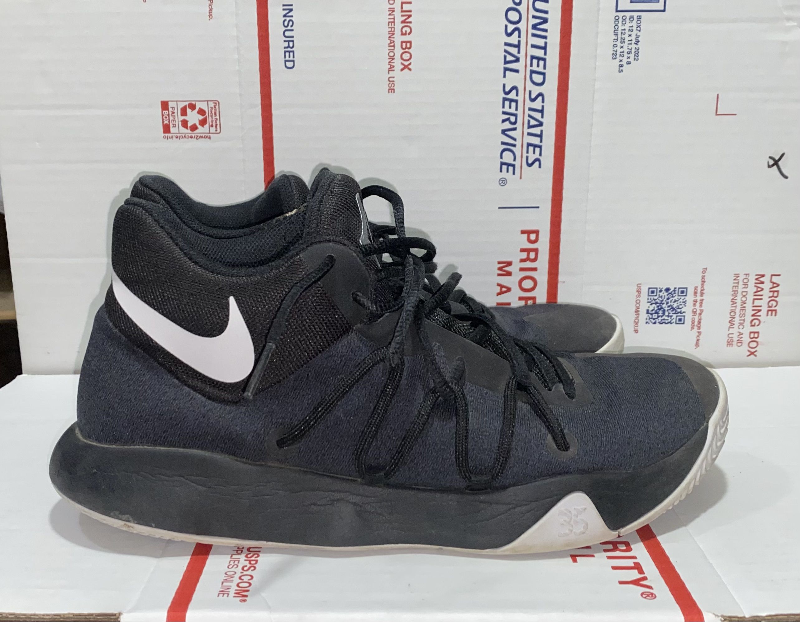 Nike 2017 KD Trey 3 5 five 35 basketball sneakers 9 1/2 Shoes BLK Size US 9.5 / EU 42-43 - 6 Thumbnail