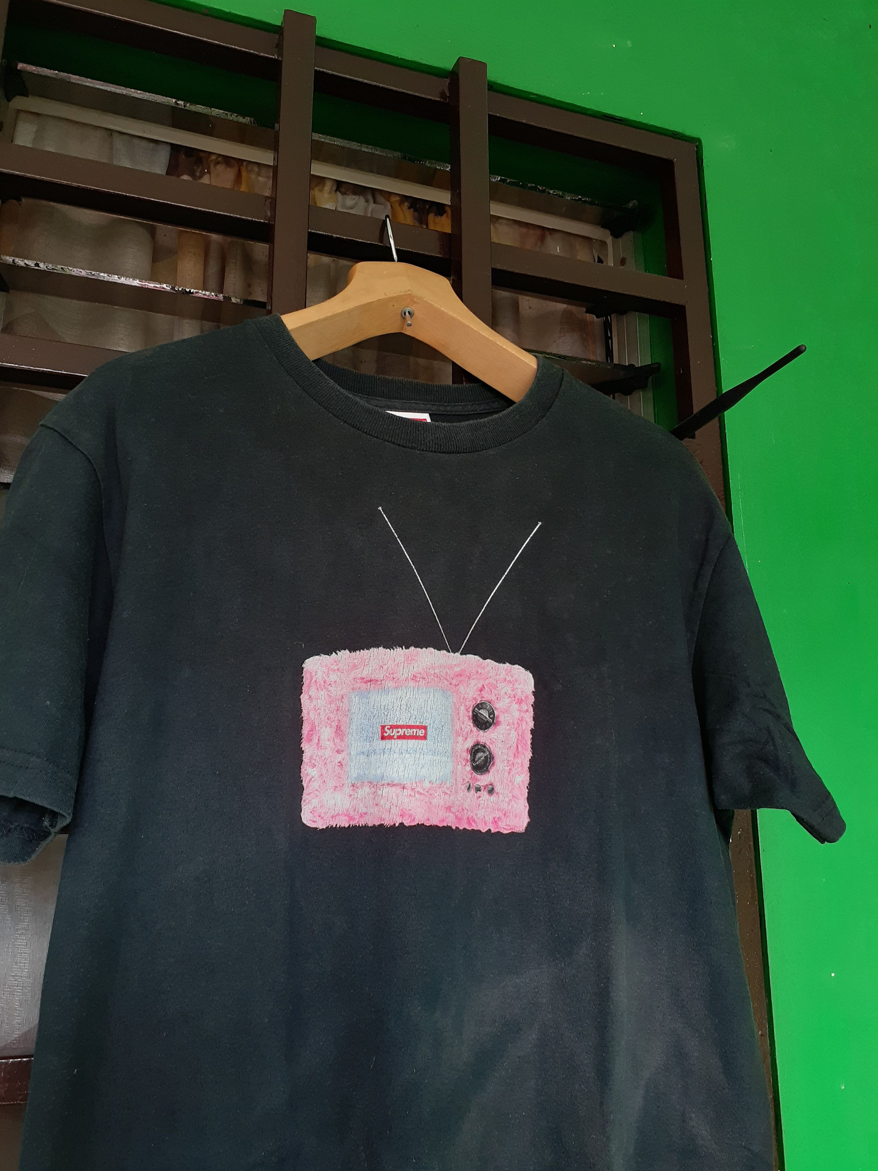 Designer × Supreme Supreme TV Tee Size US M / EU 48-50 / 2 - 2 Thumbnail