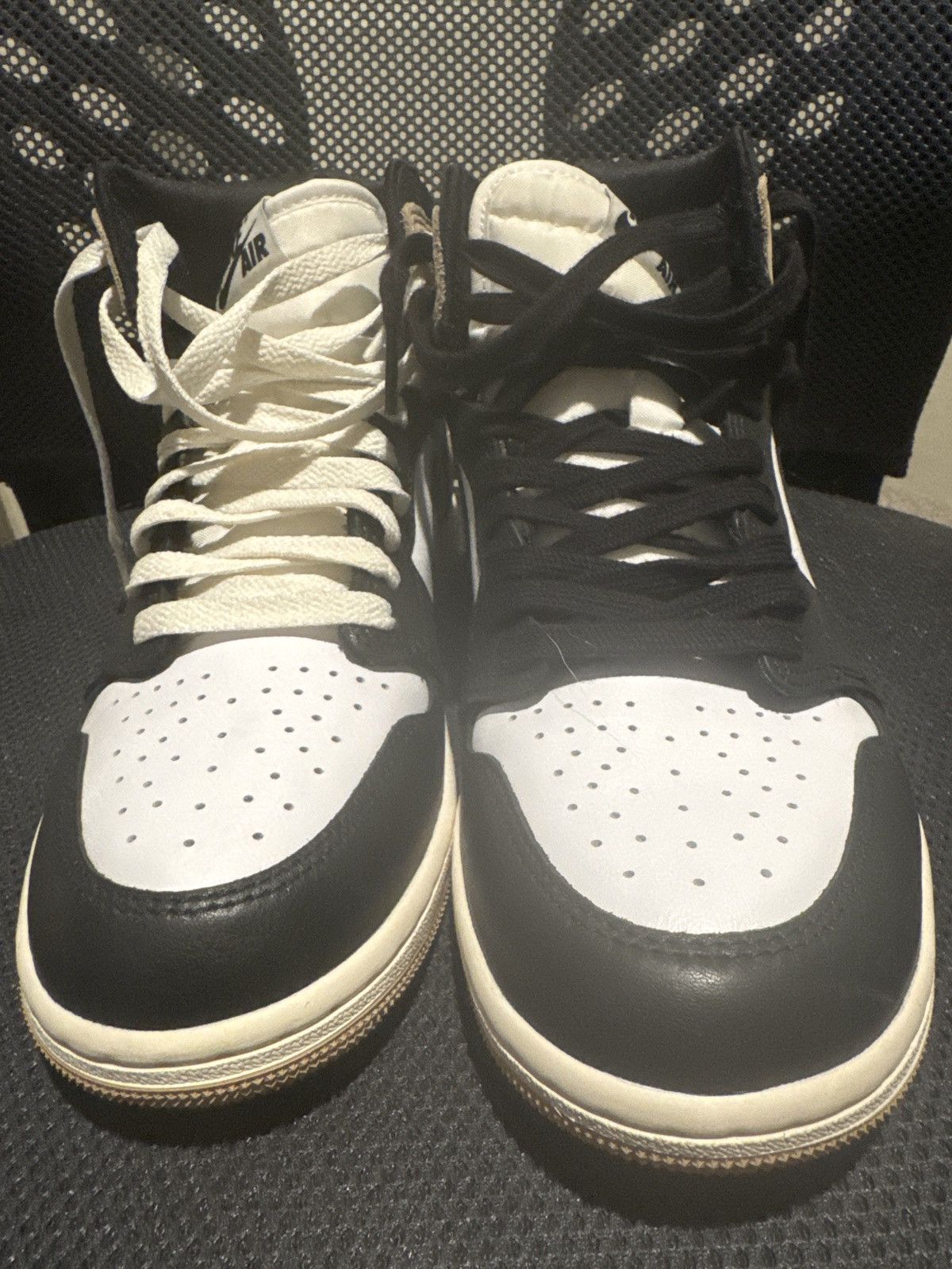 Jordan Brand × Nike Air Jordan Retro High OG Size US 9 / EU 42 - 2 Thumbnail