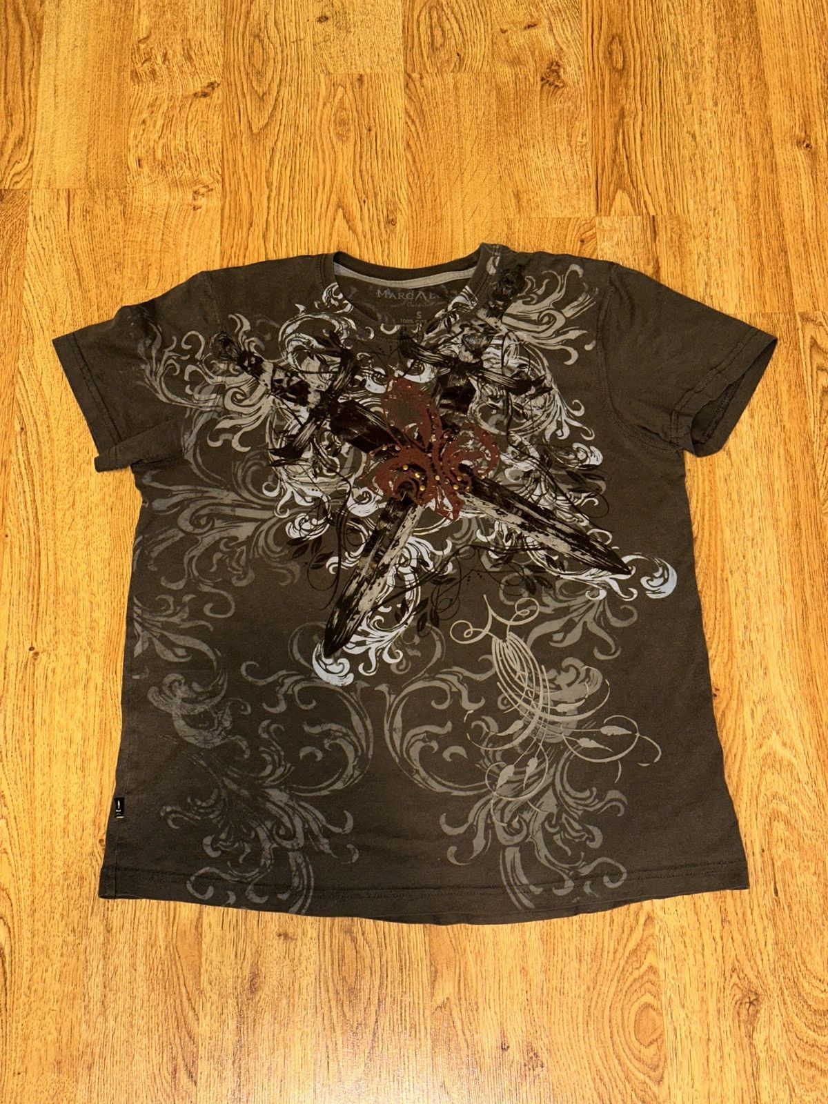 Marc Ecko Y2K Vtg Marc ECKO Fleur De Lis Studded Swords Cross Tee Size US S / EU 44-46 / 1 - 1 Thumbnail