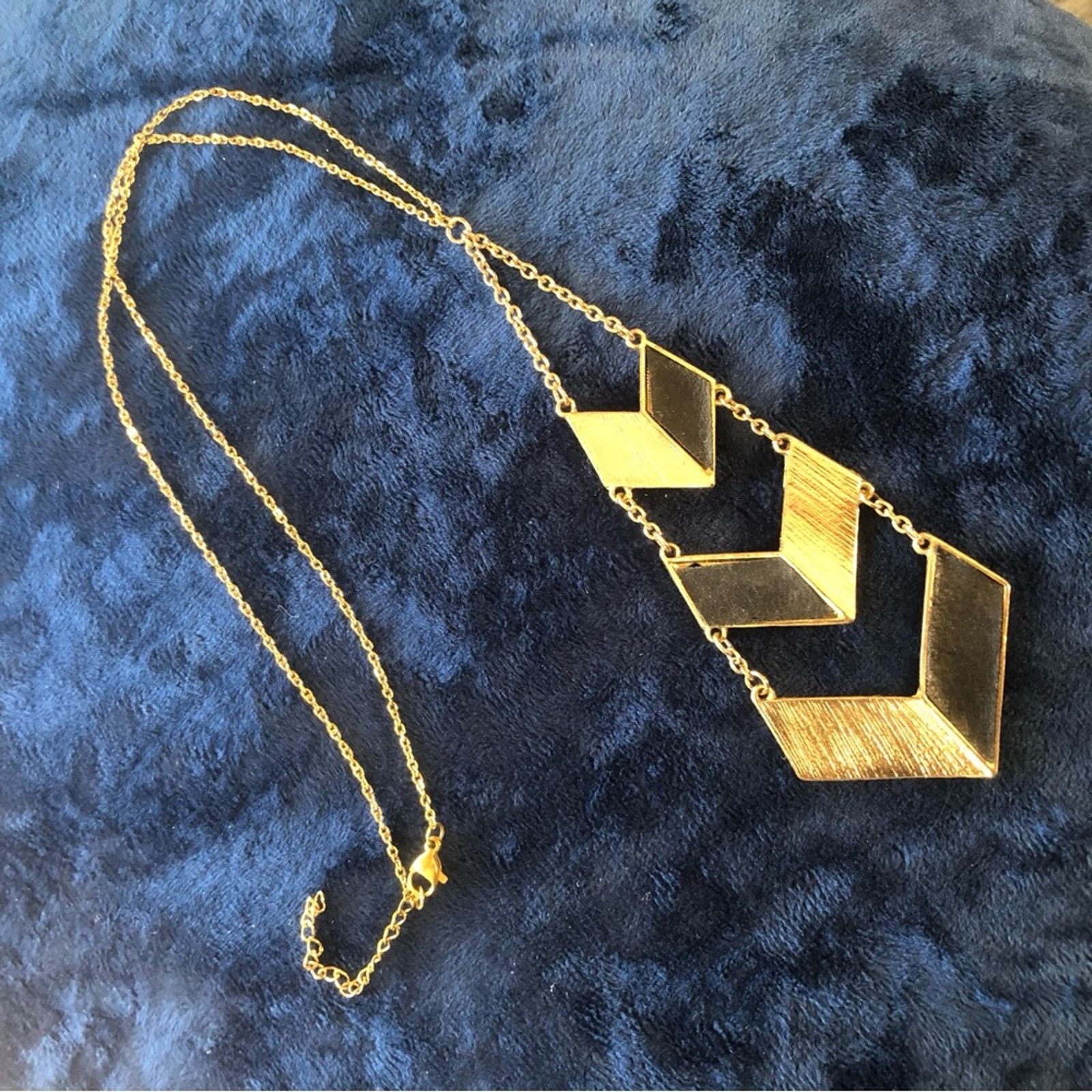 Vintage Vintage repurpose tie look pendant on chain necklace Size ONE SIZE - 1 Thumbnail