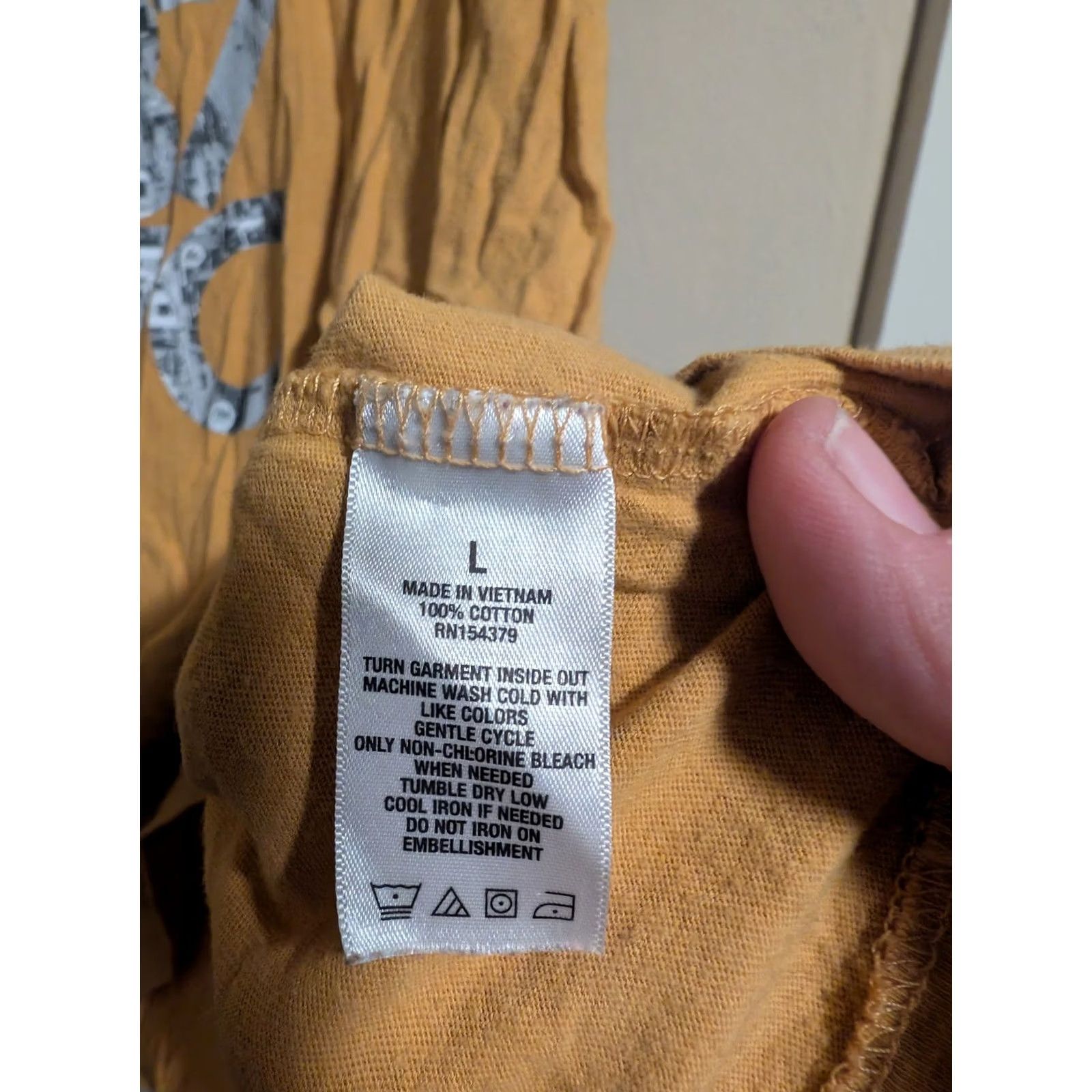 Vintage AeroPostale Men's LARGE Burnt Yellow Short Sleeve Graphic Embellished Logo Tee Size US 33 - 3 Thumbnail