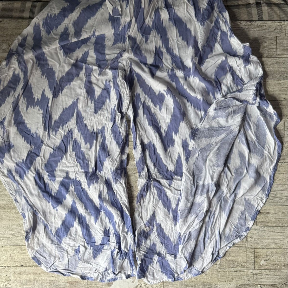 Macys MSK, Chevron Printed, Tie-Front Genie-Leg Midi Jumpsuit Size 30" / US 8 / IT 44 - 5 Thumbnail