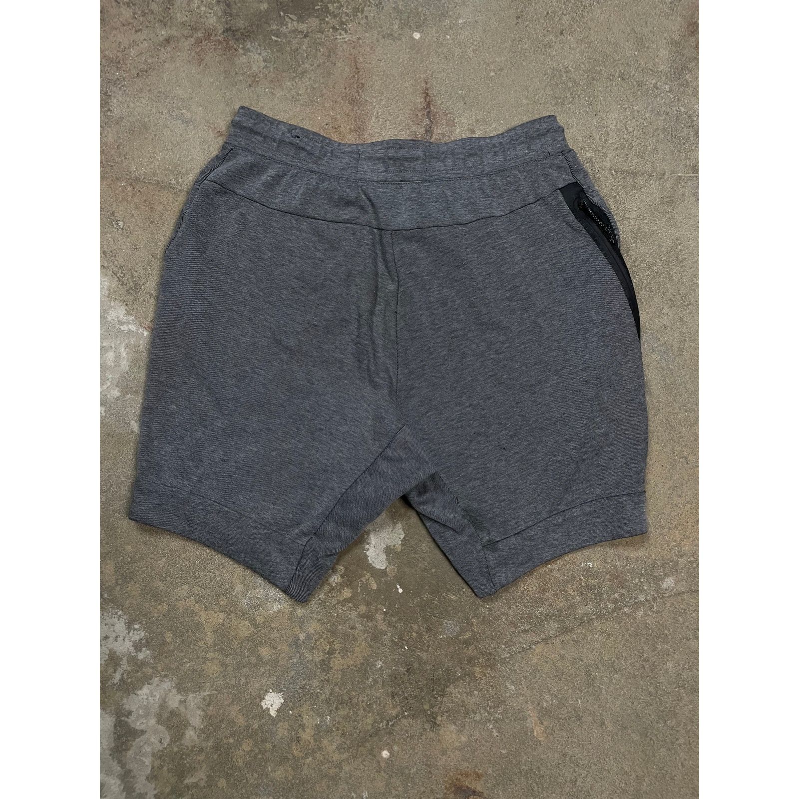 Nike Nike Tech Shorts grey Used Medium Size US 32 / EU 48 - 2 Thumbnail