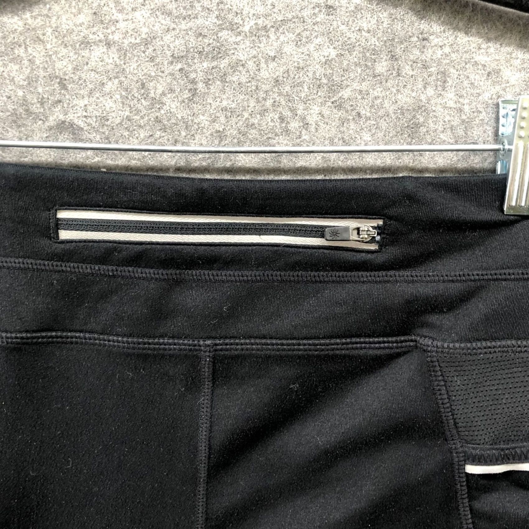 Athleta Athleta Sonar Crop Capri Leggings Womens XS Black Running Zip Pocket Activewear Size 26" / US 2 / IT 38 - 3 Thumbnail